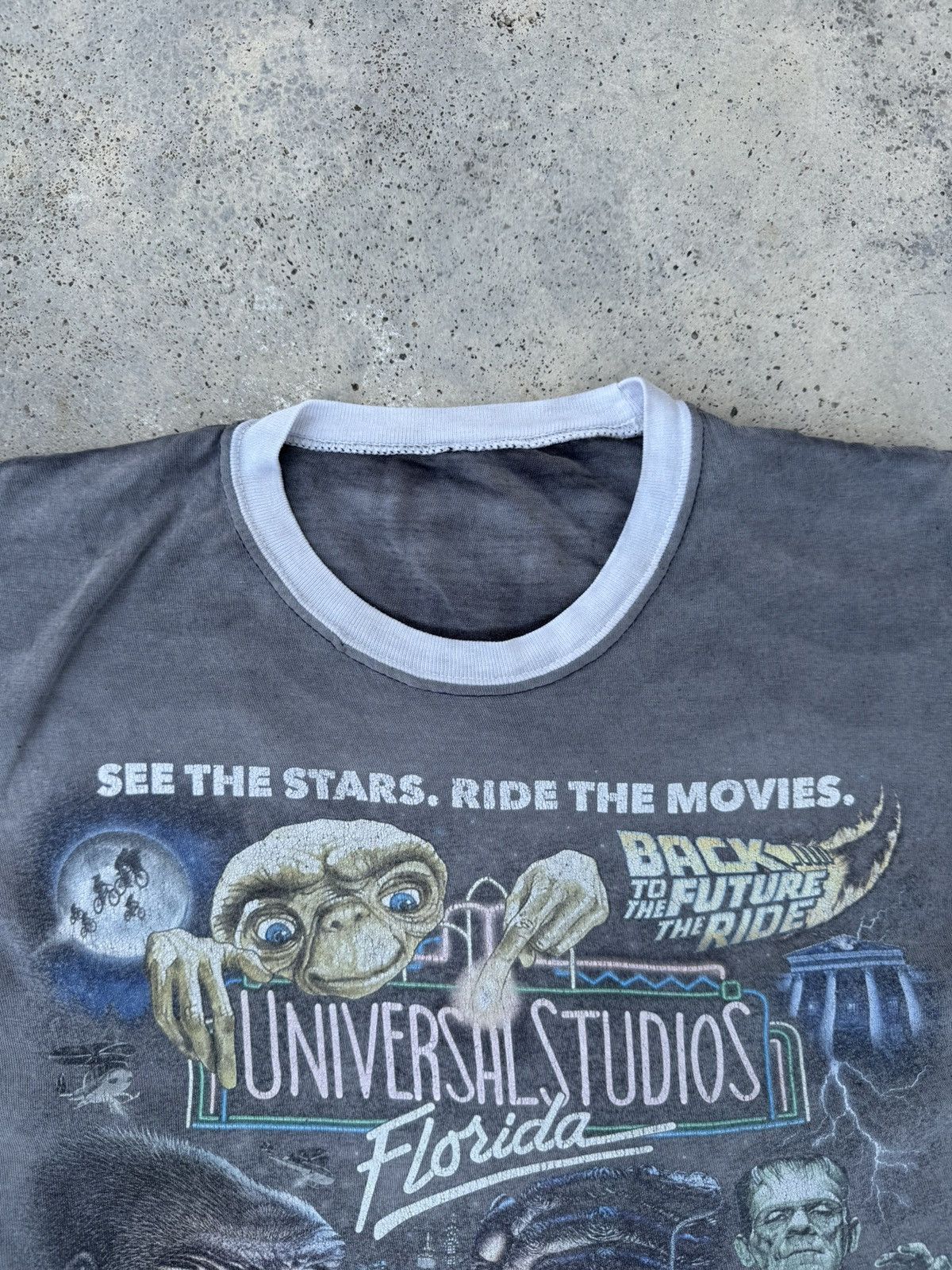 Vintage Distressed Universal Studio Florida E.T Faded Movie Tee Size US S / EU 44-46 / 1 - 4 Thumbnail