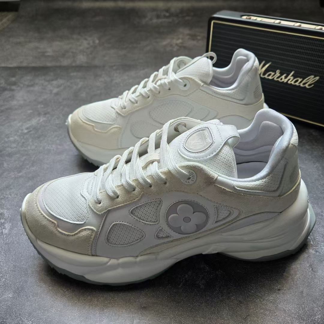 Louis Vuitton Louis Vuitton Running White Lowtop Sneakers 38 Men Size US 6 / EU 39 - 1 Thumbnail