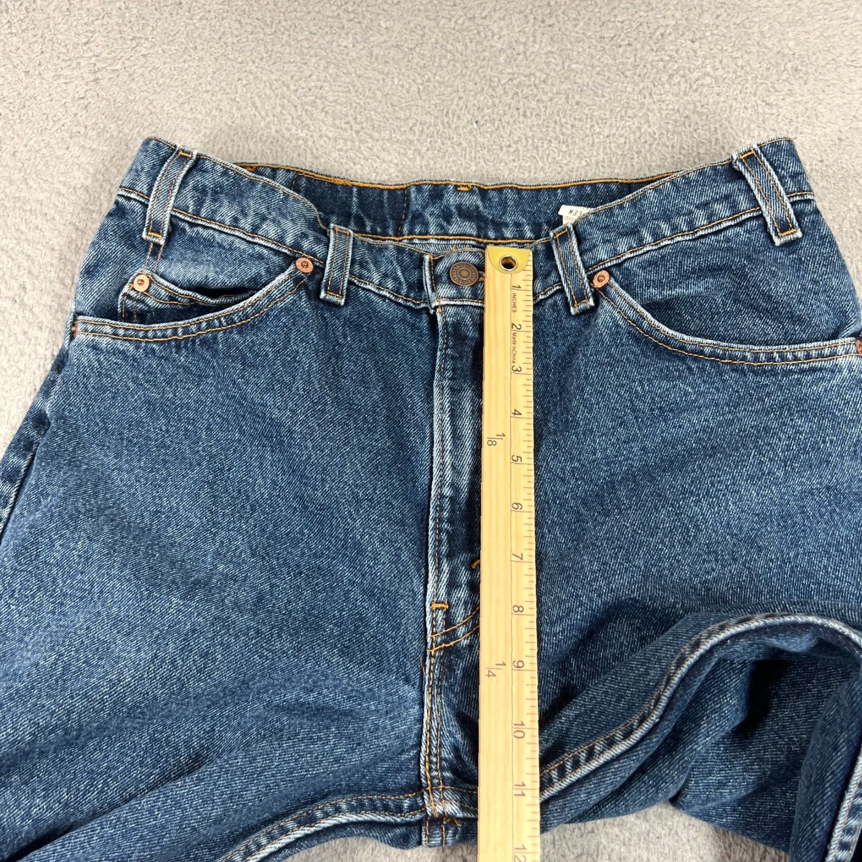 Levi's VINTAGE Levi's 550 Denim Jeans Mens 31x31 Relaxed Fit Taper Leg Blue 90s Grunge Size US 31 - 4 Thumbnail