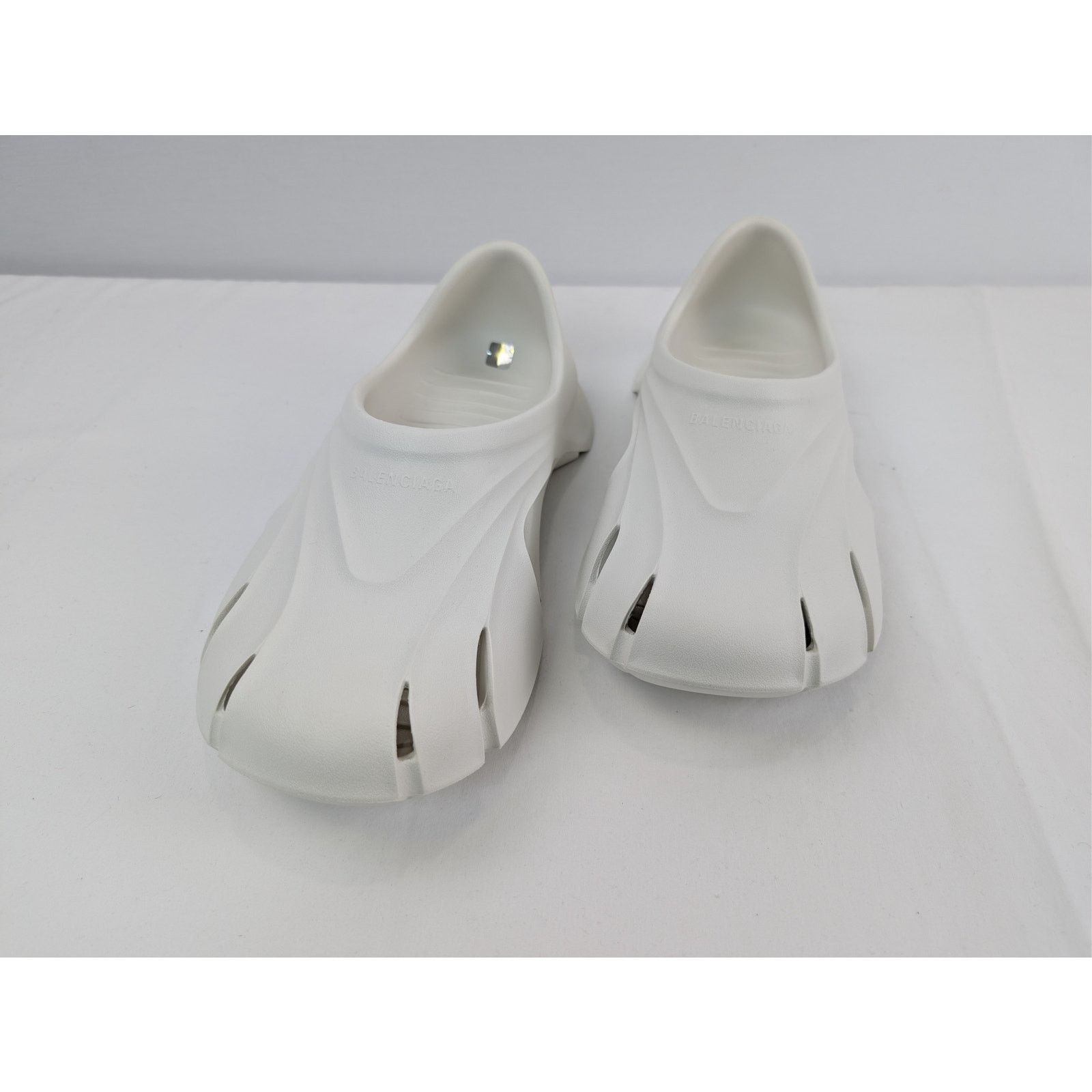 Balenciaga o1rshd1 Classic Mold Closed Slide Sandals in Eggshell Size US 13 / EU 46 - 8 Thumbnail