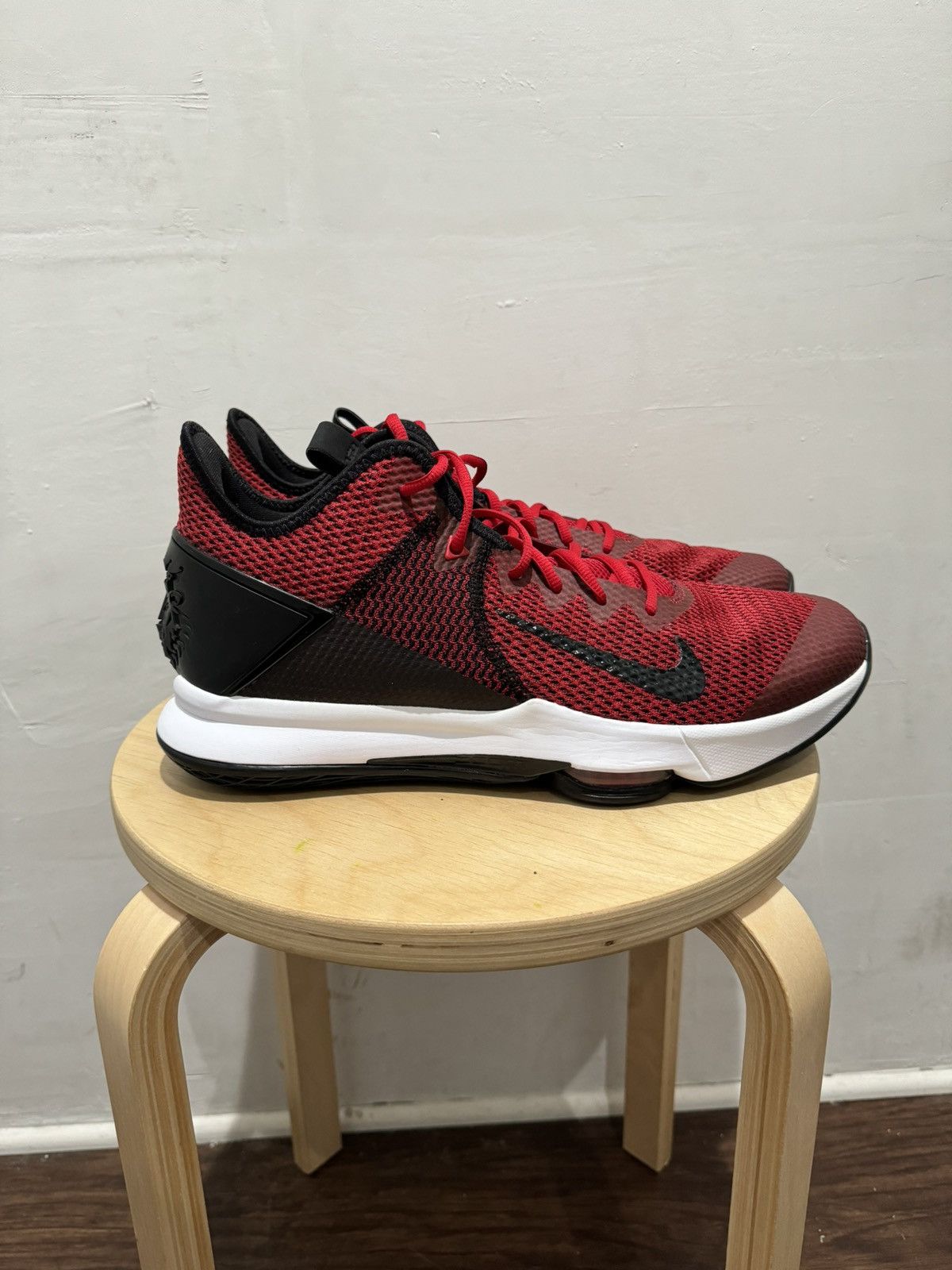 Nike Nike LeBron Witness 4 Gym Red Men’s 14 Size US 14 / EU 47 - 3 Thumbnail