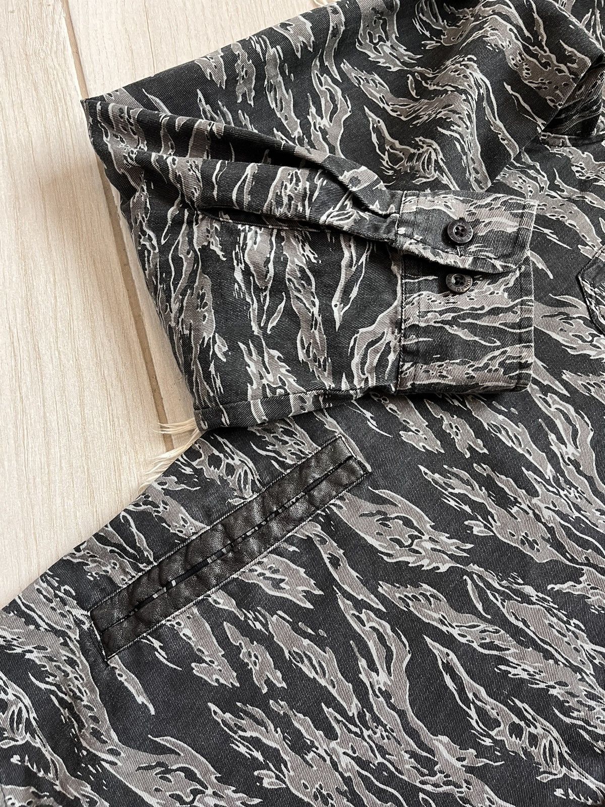 Ecko Unltd. × Vintage Ecko Unlimited shirt animal print sk8 streetwear overshirt Size US L / EU 52-54 / 3 - 10 Thumbnail