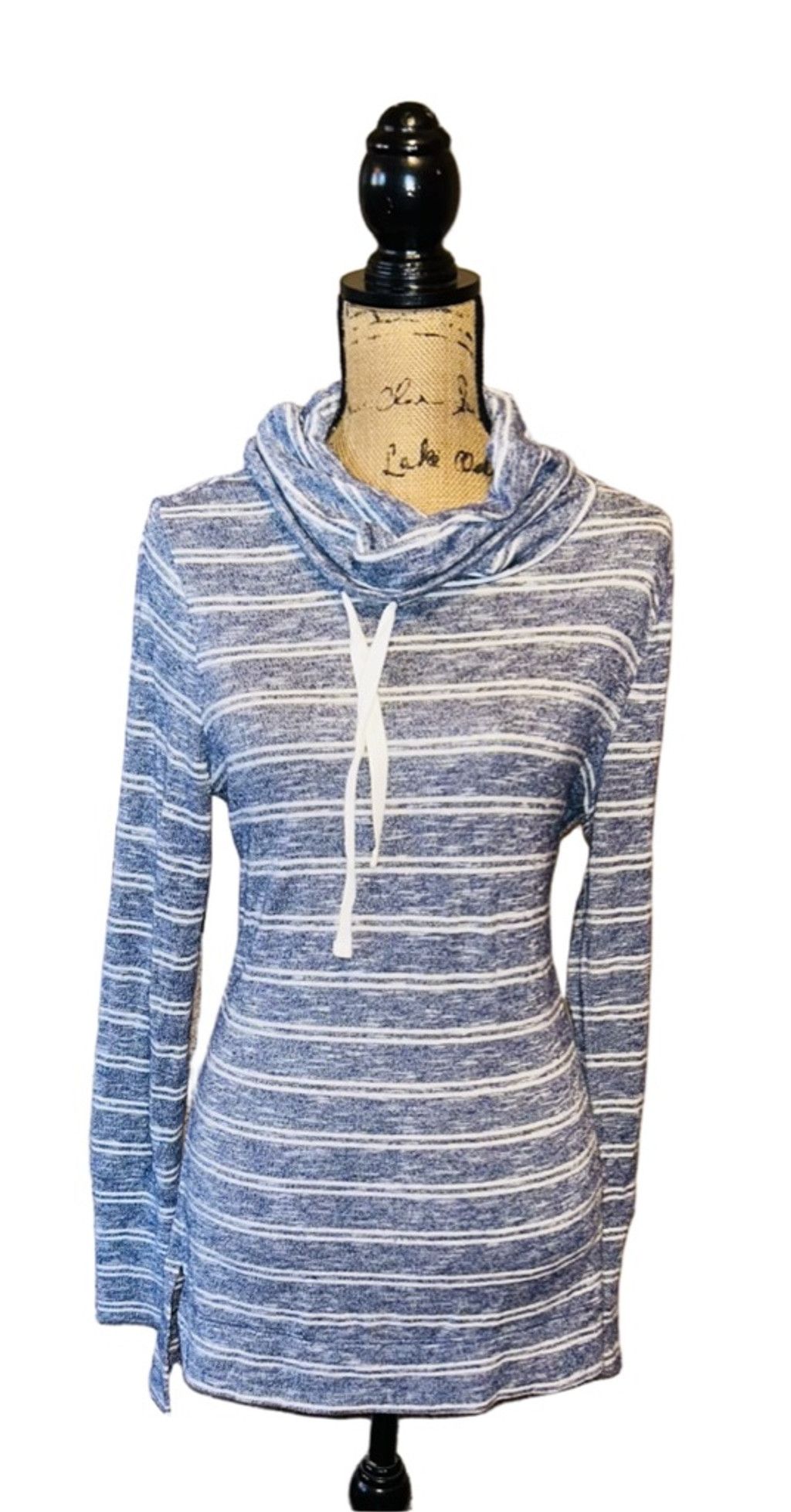 Other Women's OLIVE + OAK Long Sleeve Tee S Blue White Striped Cow Size S / US 4 / IT 40 - 1 Thumbnail
