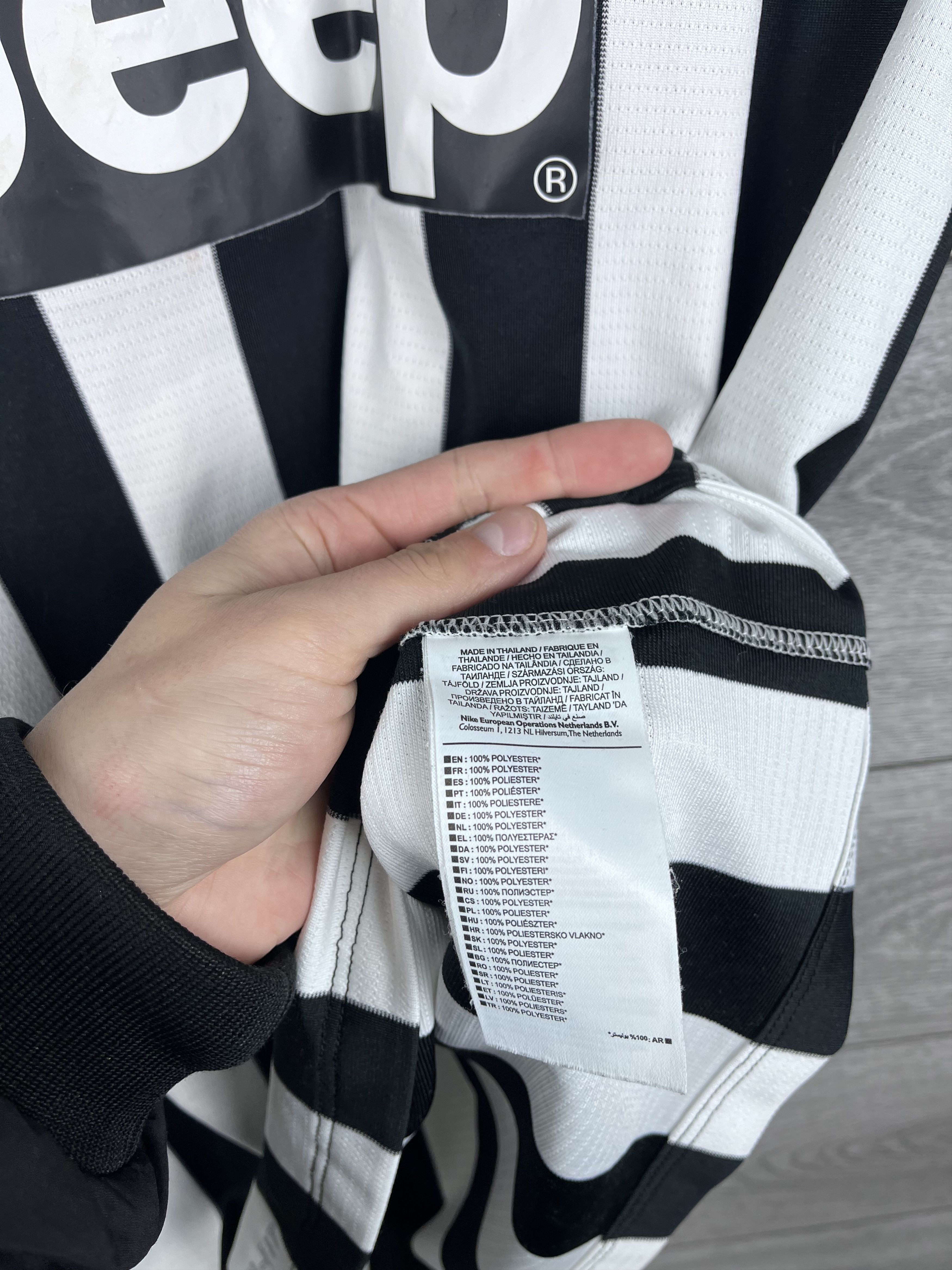 Nike Vintage men jersey Nike Fc Juventus size M Mirko Vucinic #10 Size US M / EU 48-50 / 2 - 7 Thumbnail