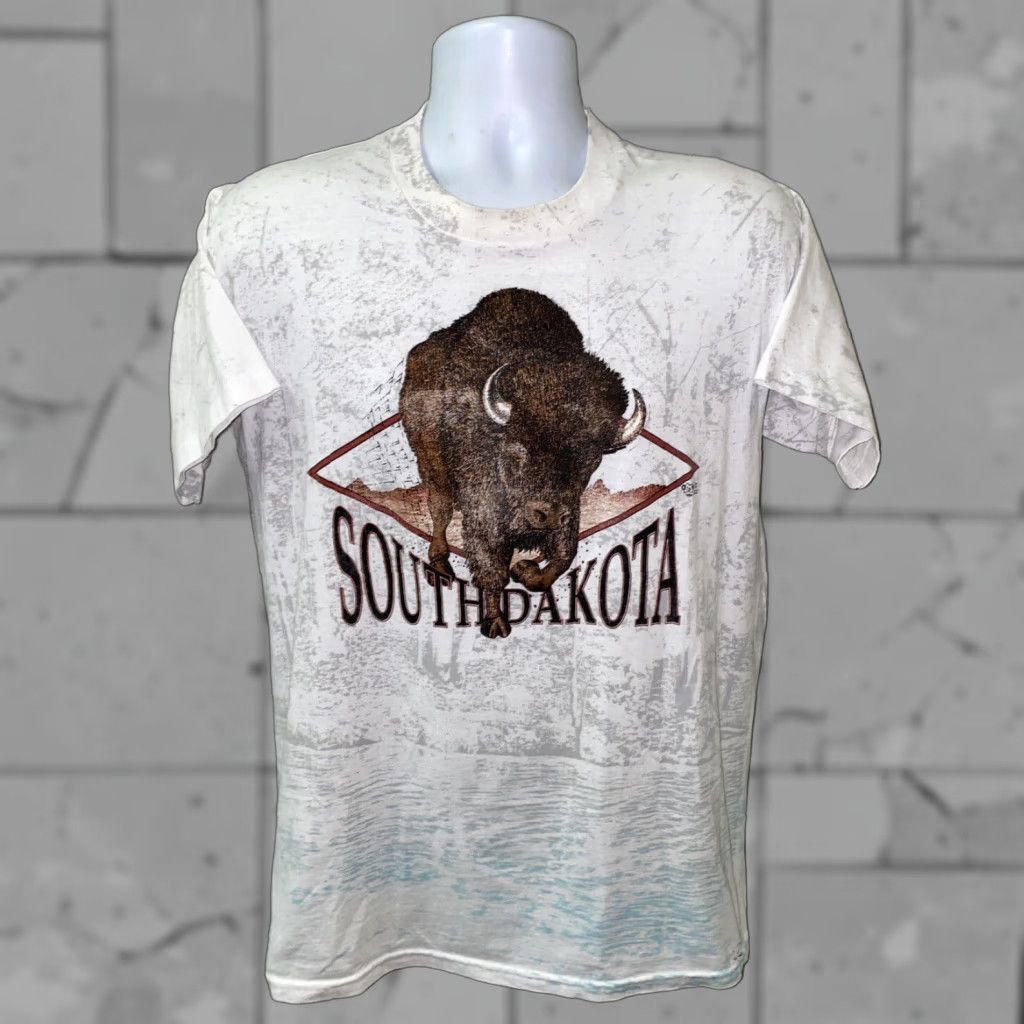 Fruit Of The Loom VINTAGE Fruit of the Loom T-Shirt SOUTH DAKOTA Graphic Man White Size L Mens Regular Short Sleeve Cotton/Polyester Size US L / EU 52-54 / 3 - 1 Thumbnail