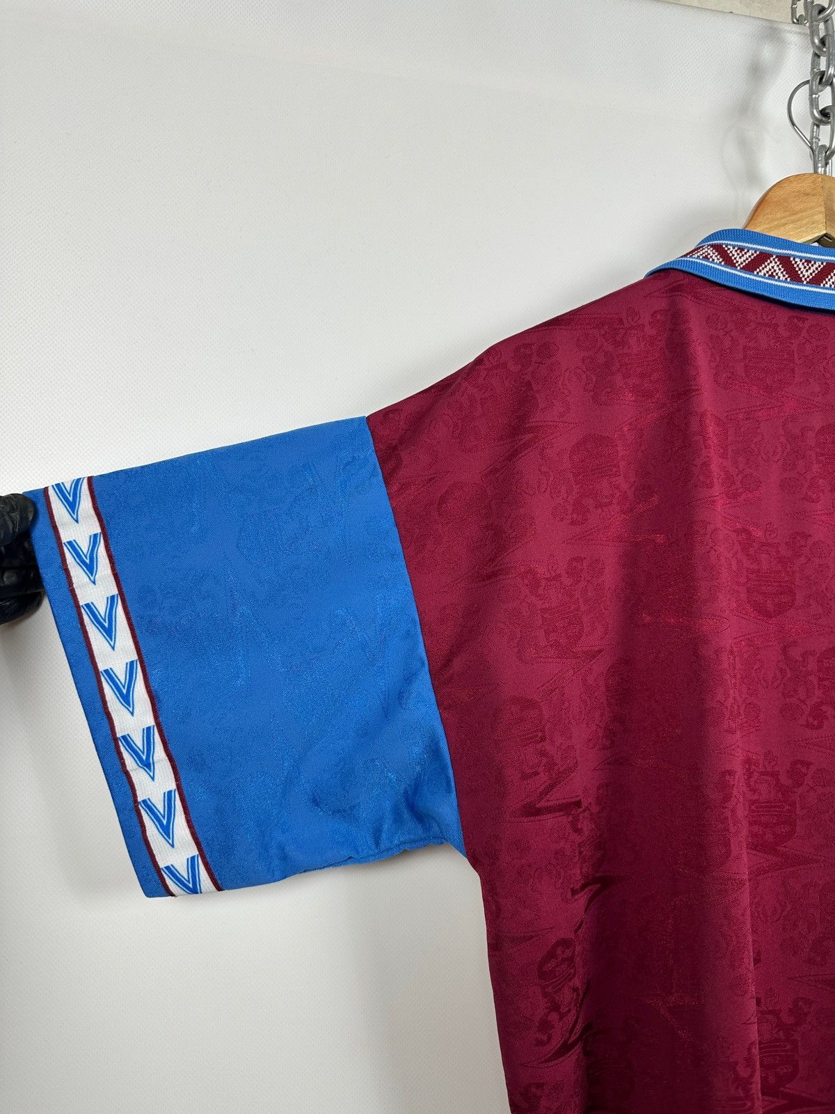 Vintage 1993/95 Mitre Burnley FC Vintage Home Soccer Jersey Size US L / EU 52-54 / 3 - 16 Thumbnail
