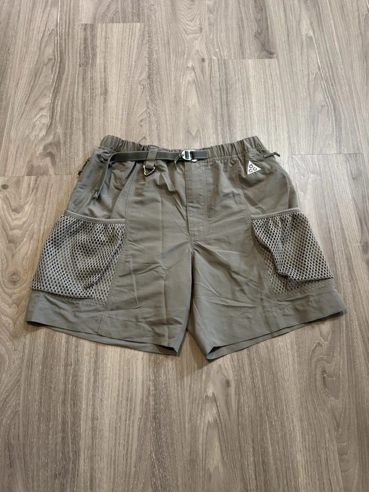 Nike Nike ACG Snowgrass Cargo Trail Shorts Green Hiking Short Size US 26 / EU 42 - 1 Thumbnail