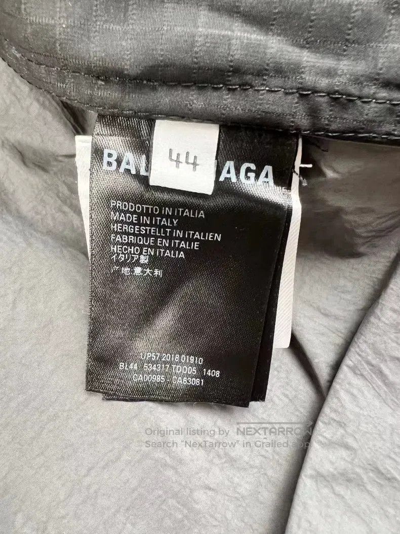 Balenciaga Balenciaga Black and gray chest letter logo zipper windbre Size US S / EU 44-46 / 1 - 3 Thumbnail