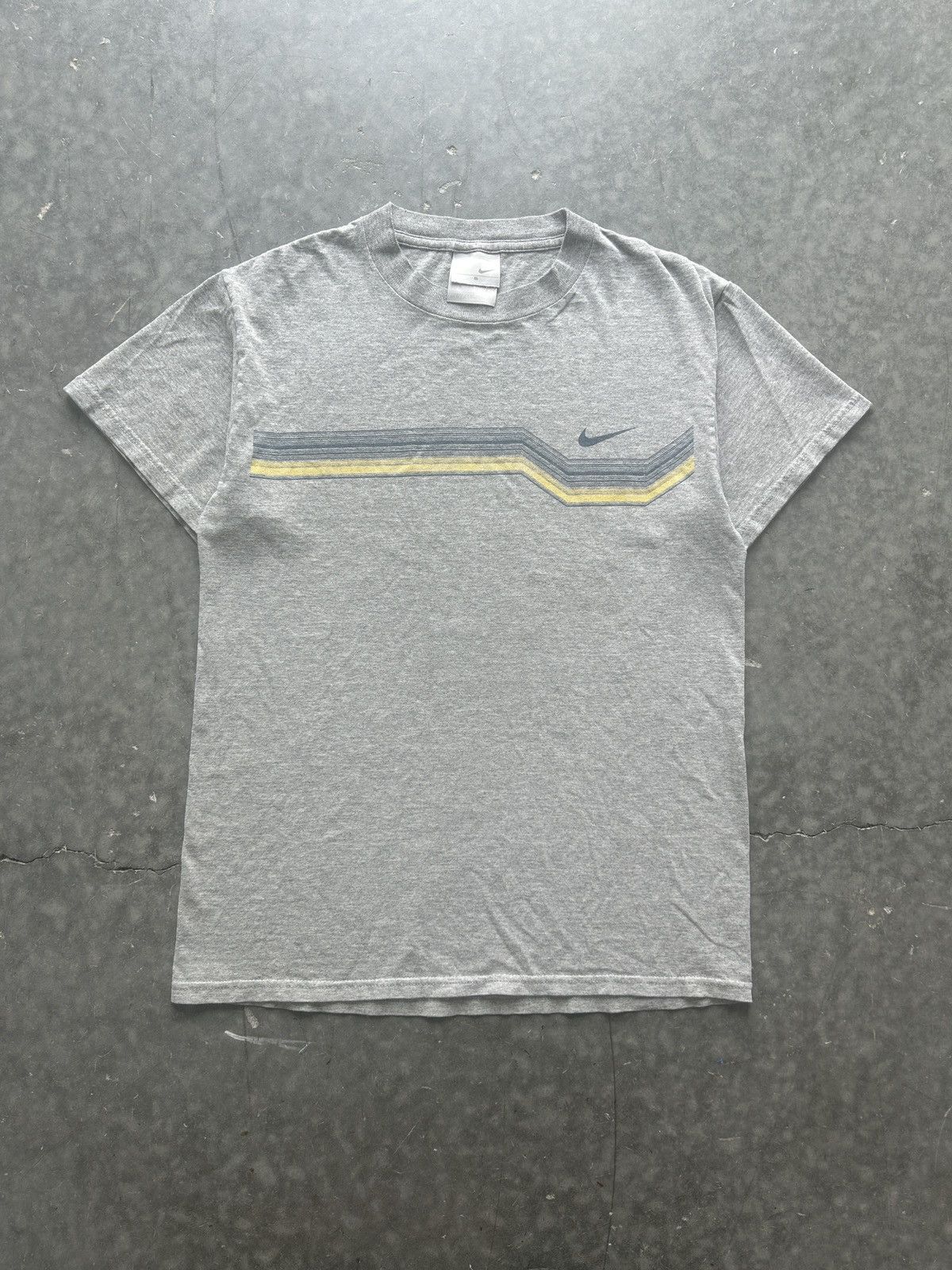 Nike × Vintage Vintage Y2K Nike Graphic Tee Size US S / EU 44-46 / 1 - 2 Thumbnail