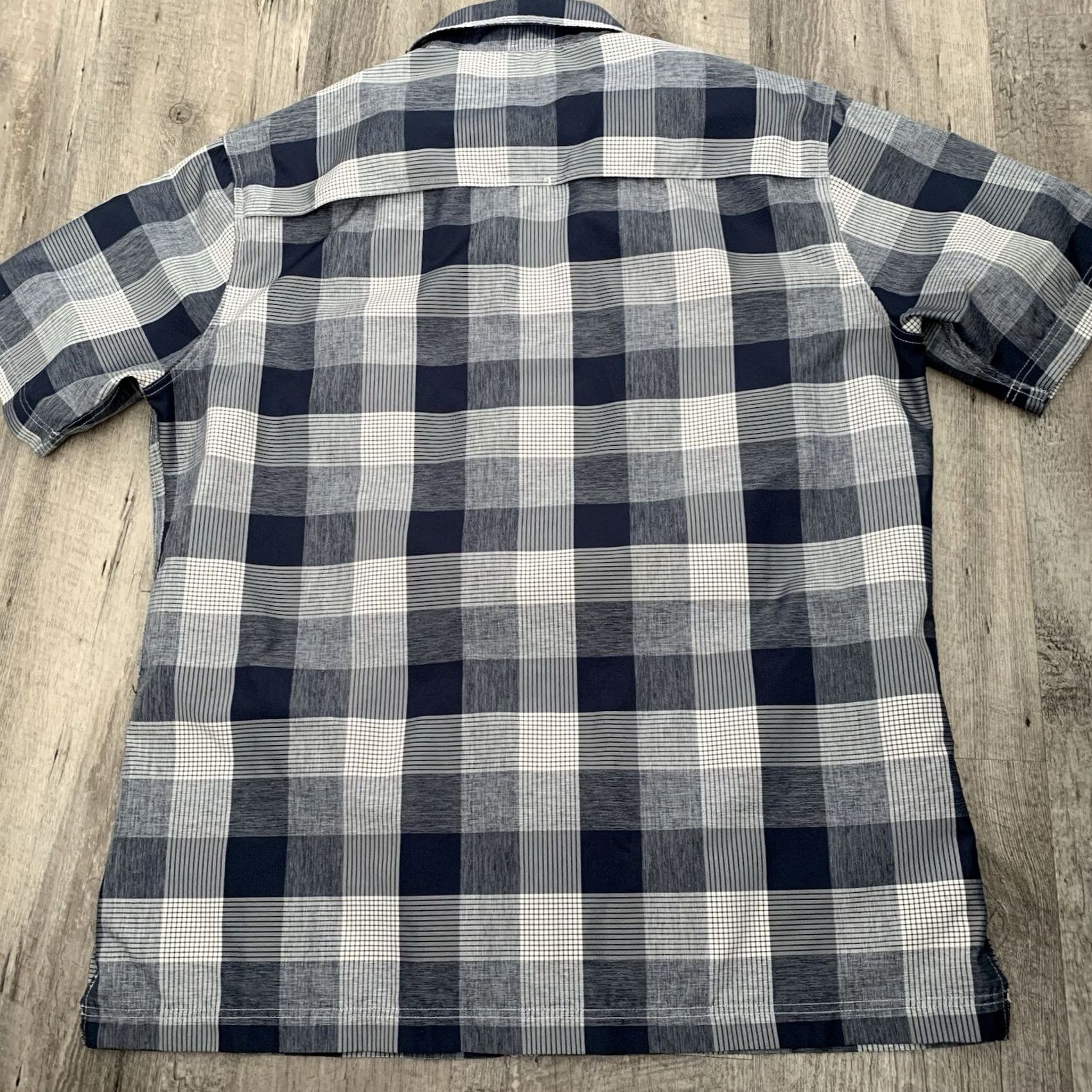 Croft & Barrow Croft & Barrow Mens Medium Plaid Performance Vented Button Up Shirt Quick Dry Size US M / EU 48-50 / 2 - 5 Thumbnail