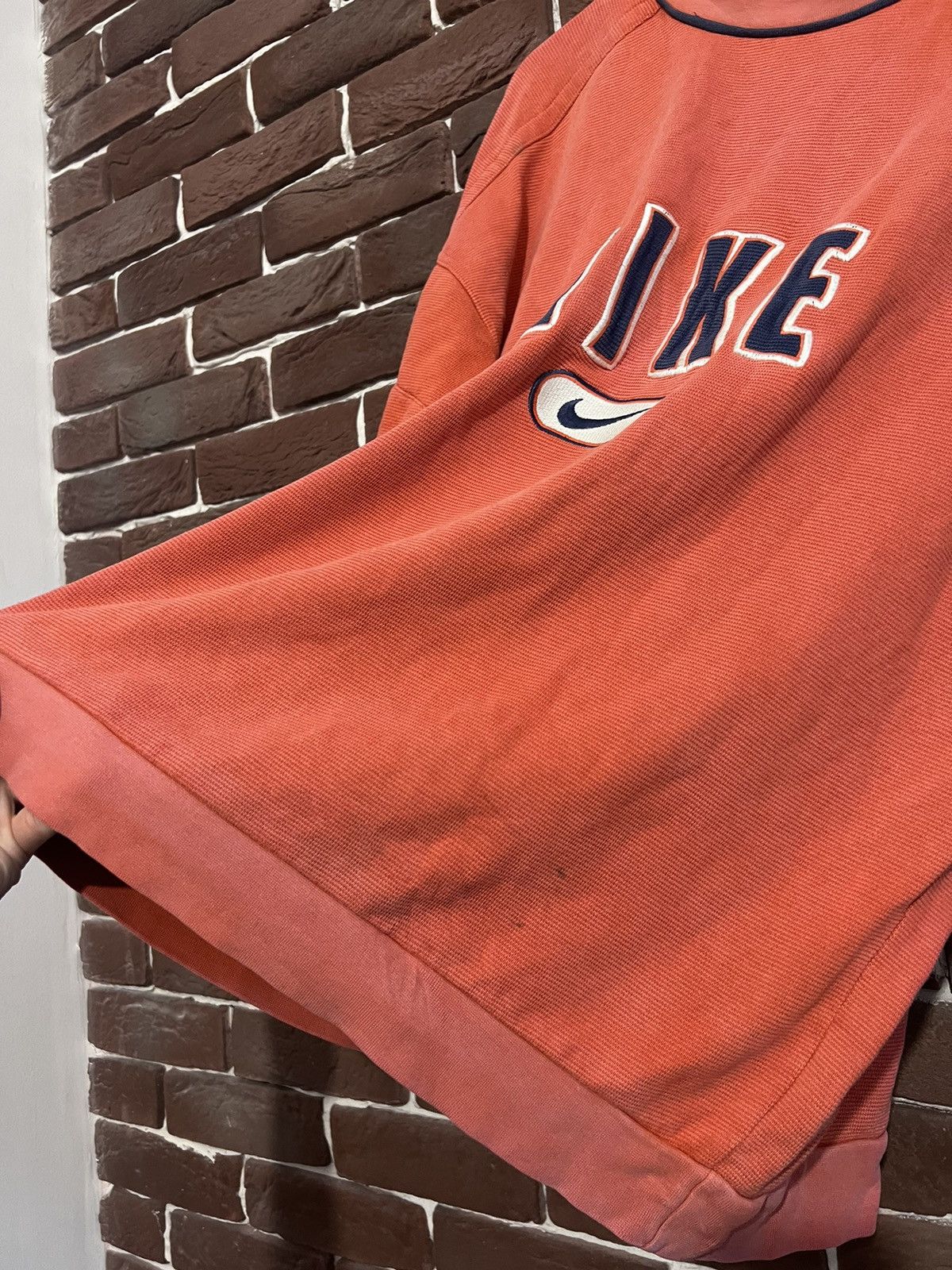 Nike Vintage 90s Nike Spellout Swoosh Logo Red Tag Crewneck L Size US L / EU 52-54 / 3 - 9 Thumbnail