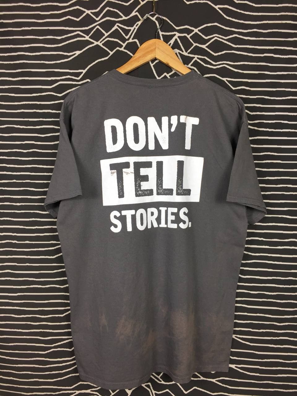 Hanes × Vintage Don't Tell Stories Wording Statement Tee Size US XL / EU 56 / 4 - 2 Thumbnail