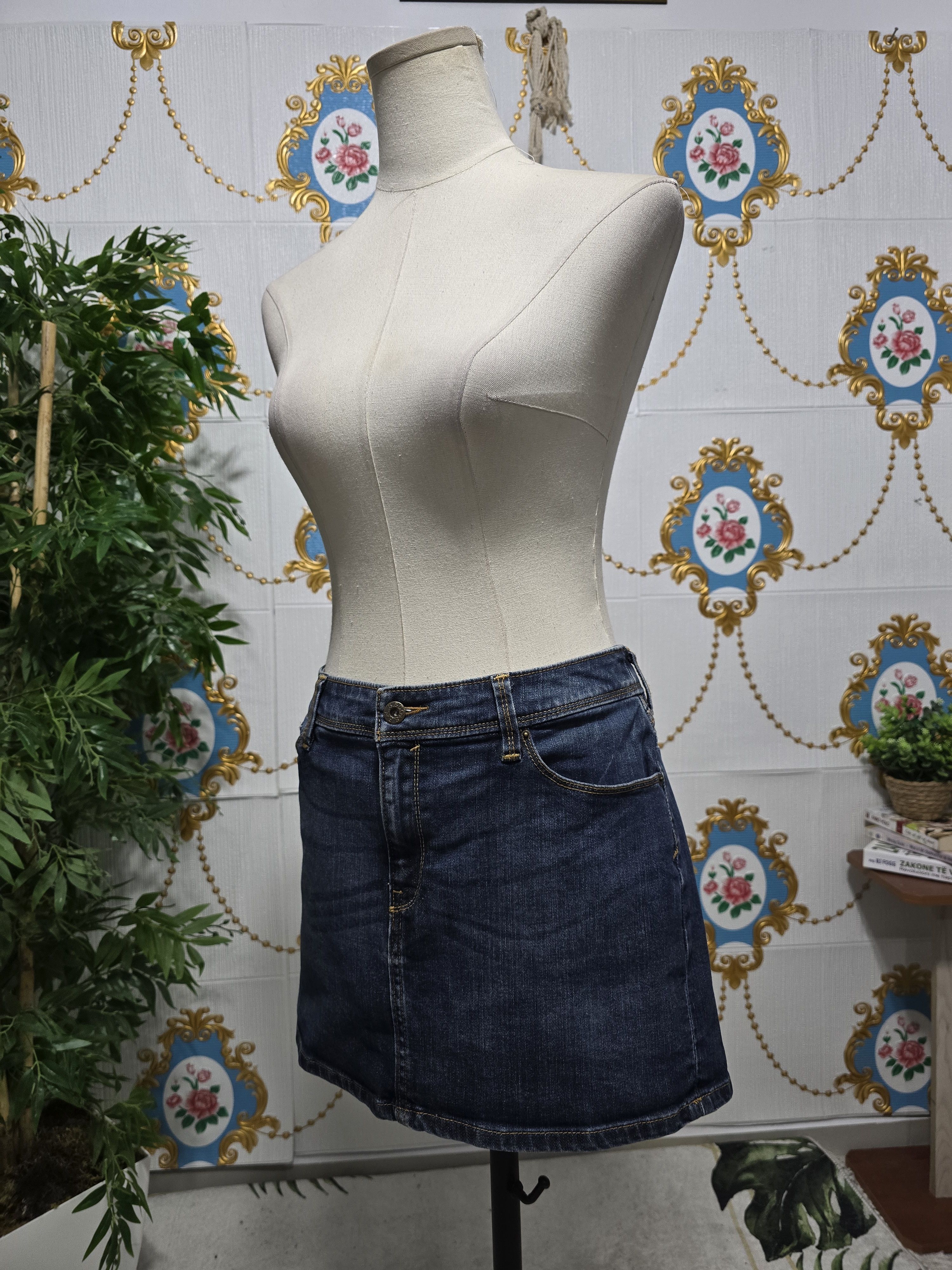 Levi's LEVI'S VINTAGE, blue denim mini skirt ,WOMEN'S large Size 34" / US 12 / IT 48 - 8 Thumbnail