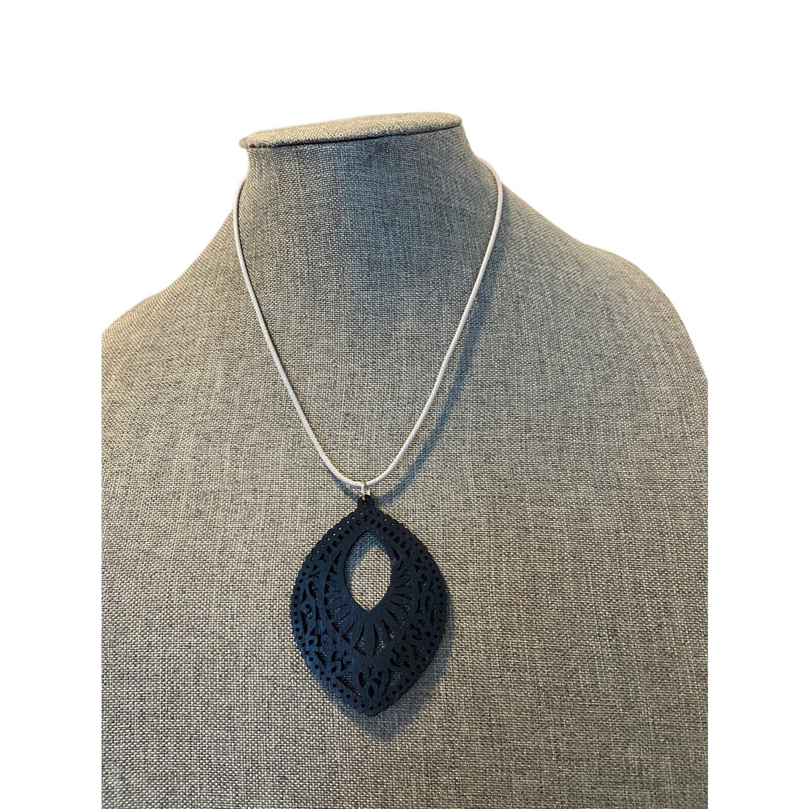 Handmade Upcycled black teardrop pendant necklace Size ONE SIZE - 1 Thumbnail