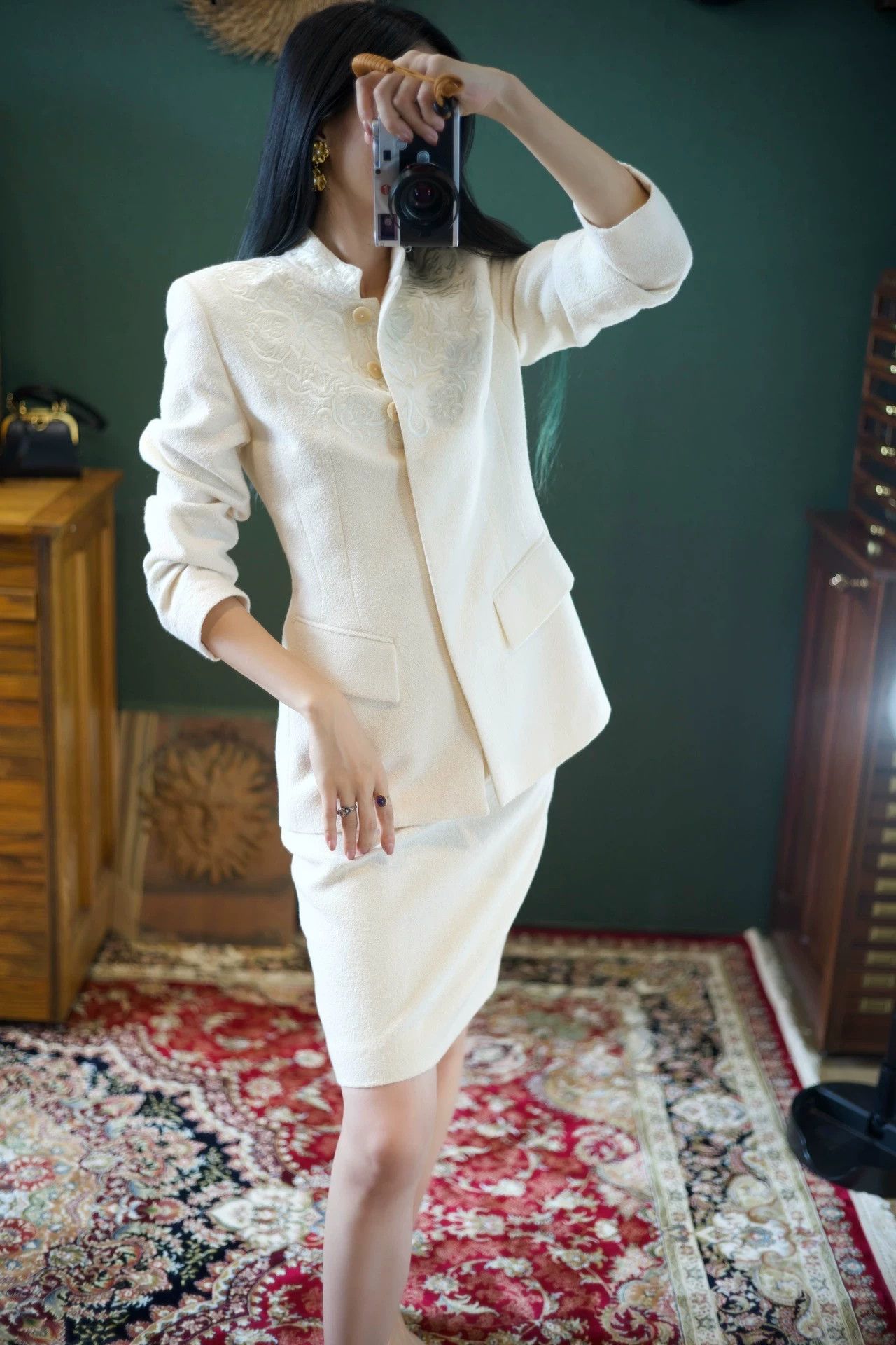 Escada Escada Vintage Ivory Embroidered Stand-Collar Wool Skirt Set Size XS / US 0-2 / IT 36-38 - 2 Thumbnail