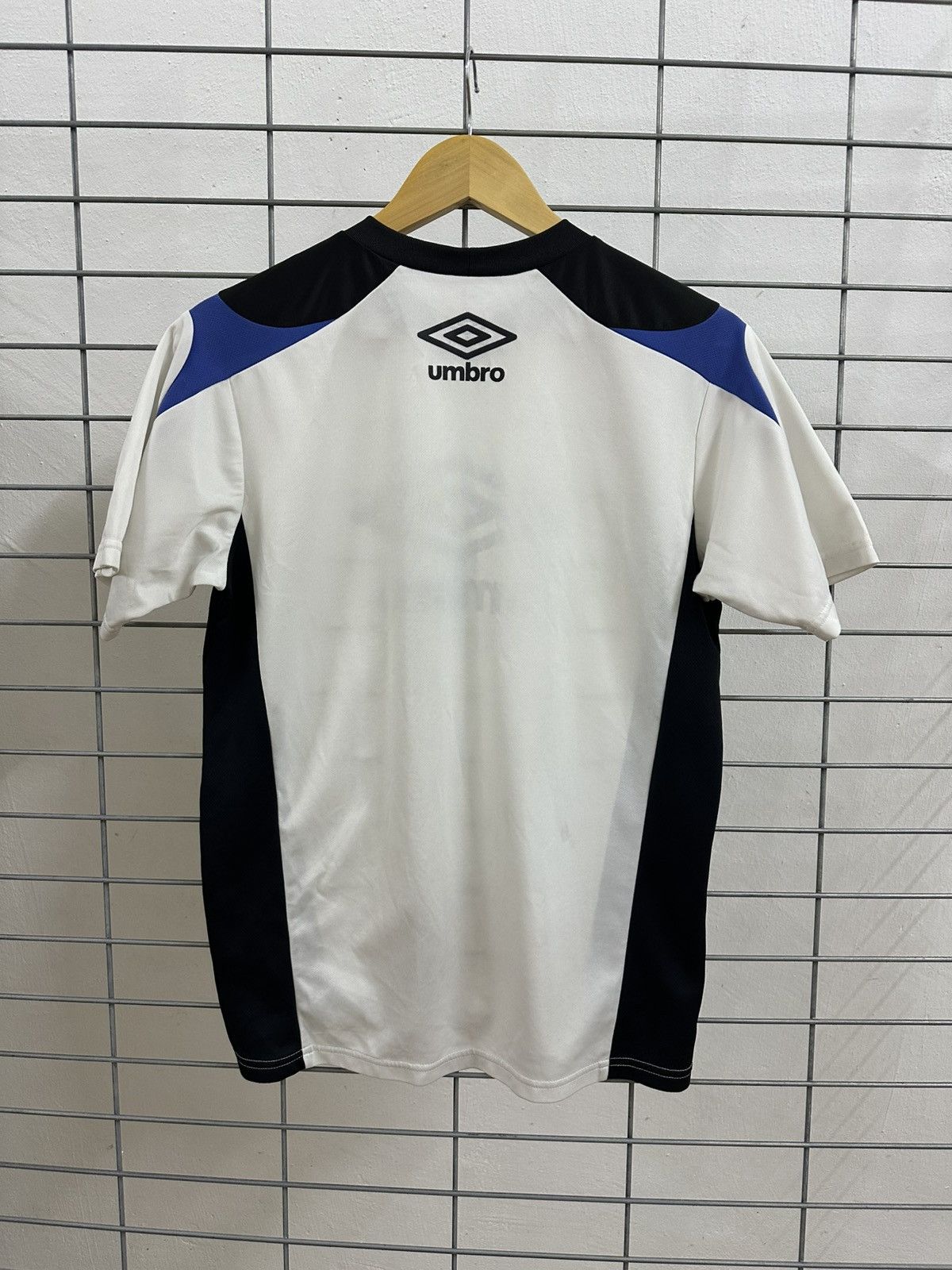 Umbro Rare Umbro Inter Milan Colourway Jersey By Descente Size US M / EU 48-50 / 2 - 2 Thumbnail