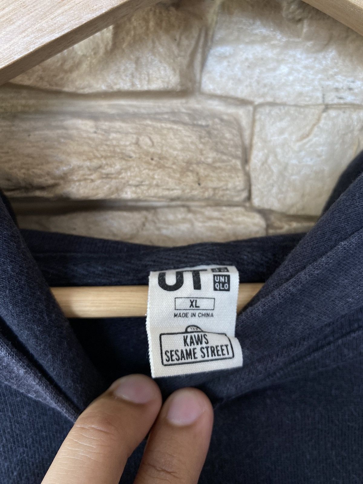 Kaws Rare Faded Kaws Uniqlo Hoodie Distressed Size US XL / EU 56 / 4 - 5 Thumbnail