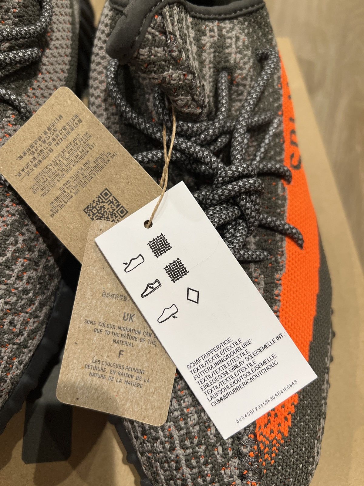 Adidas × Kanye West Yeezy v2 carbon beluga Size US 11 / EU 44 - 7 Thumbnail