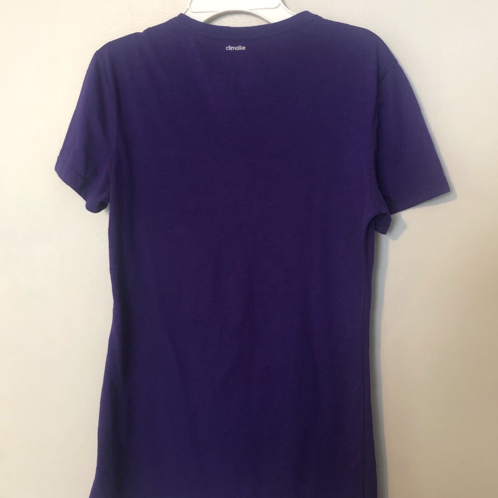 Adidas Adidas Ultimate Tee T-Shirt V-Neck Purple Logo S Top Women Shirt Short Sleeve Activewear Casual Lightweight Athletic Fit Modern Best-Selling Logo Tee Size S / US 4 / IT 40 - 4 Thumbnail