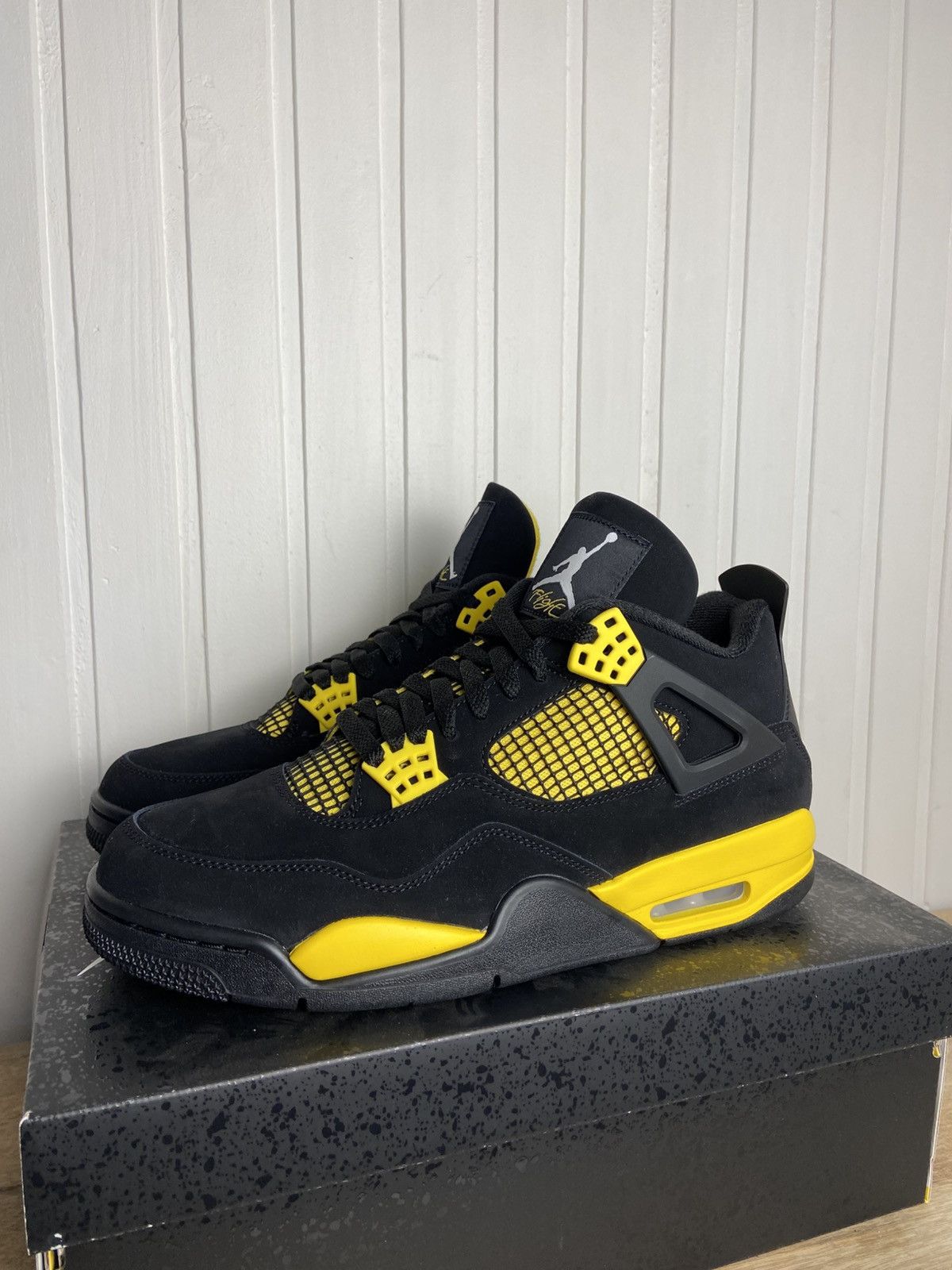 Jordan Brand New Jordan 4 Retro "Thunder" 2023 authentic size 11US Size US 11 / EU 44 - 1 Thumbnail