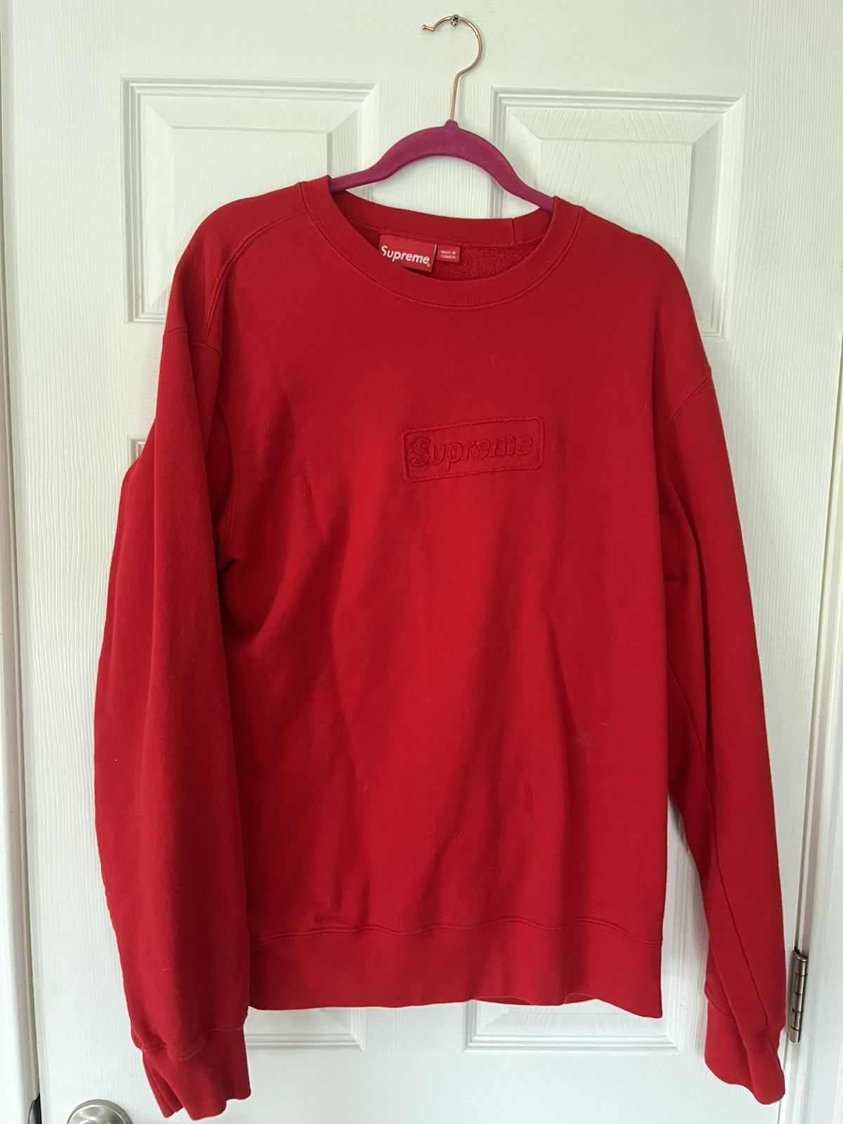 L Cutout Logo Crewneck red-