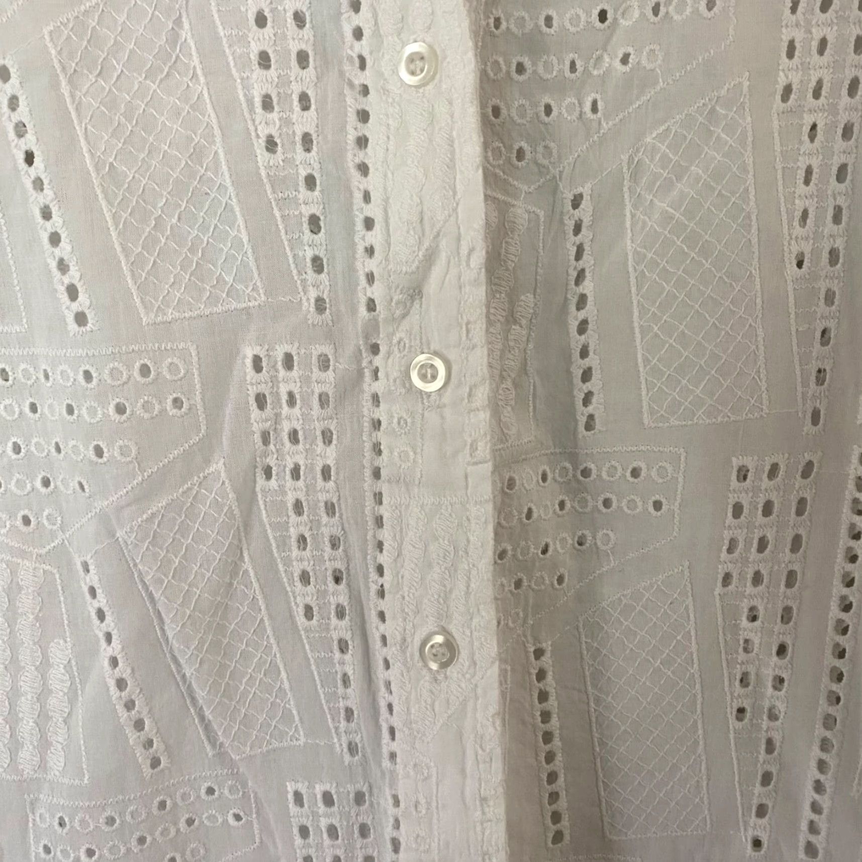 Vintage VINTAGE Tahari Embroidered Eyelet Button-Up Blouse Top Womens Large Sleeveless Cotton White Spring Summer Ladies Size L / US 10 / IT 46 - 6 Thumbnail