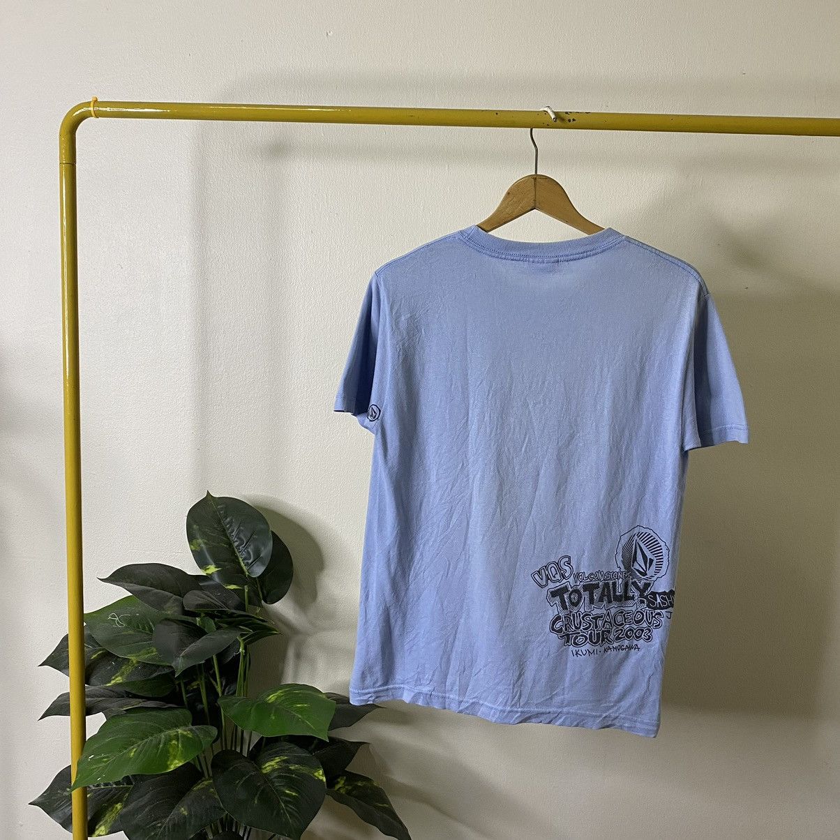 Vintage × Volcom Vintage 2003 Volcom Totally Crustaceous Tour Surf Tee Size US S / EU 44-46 / 1 - 5 Thumbnail