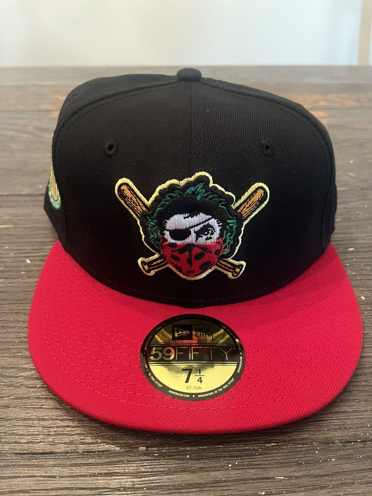 New Era SportsWorld Pittsburg Pirates Covid Mask Size 7 1/4 Size ONE SIZE - 1 Thumbnail