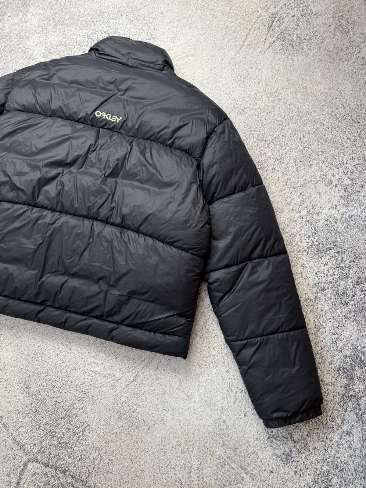 Oakley Vintage Oakley Black Puffer Jacket Y2K USA Size XL / US 12-14 / IT 48-50 - 24 Thumbnail