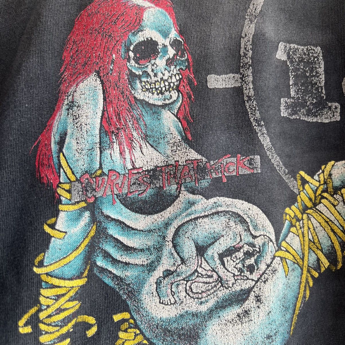 Band Tees VTG ‘90s 16 Curves That Kick Pushead Band Tee Shirt Size US XL / EU 56 / 4 - 6 Thumbnail