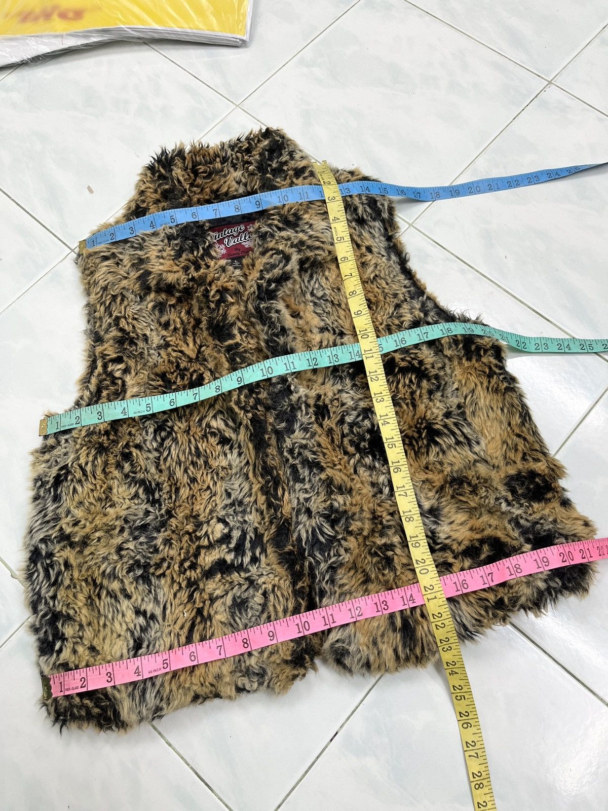 Vintage 🔥🔥🔥STEALS VINTAGE VALLEY FAUX FUR VEST Size L / US 10 / IT 46 - 15 Thumbnail