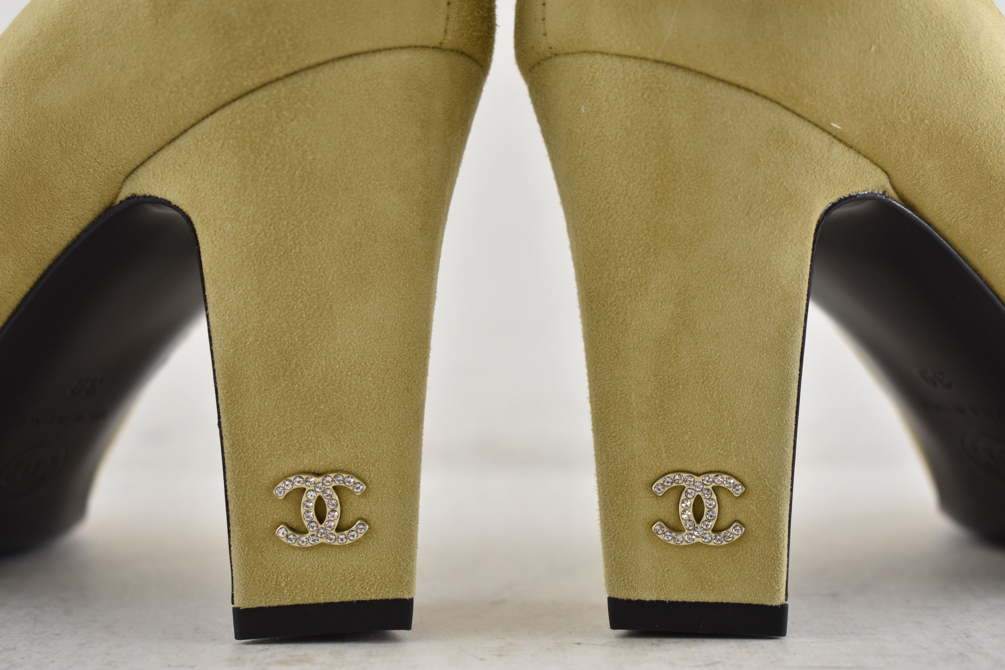 Chanel 25A Suede Black Square CC Crystal Logo Heel Of Fame Pump 39 Size US 9 / IT 39 - 16 Thumbnail