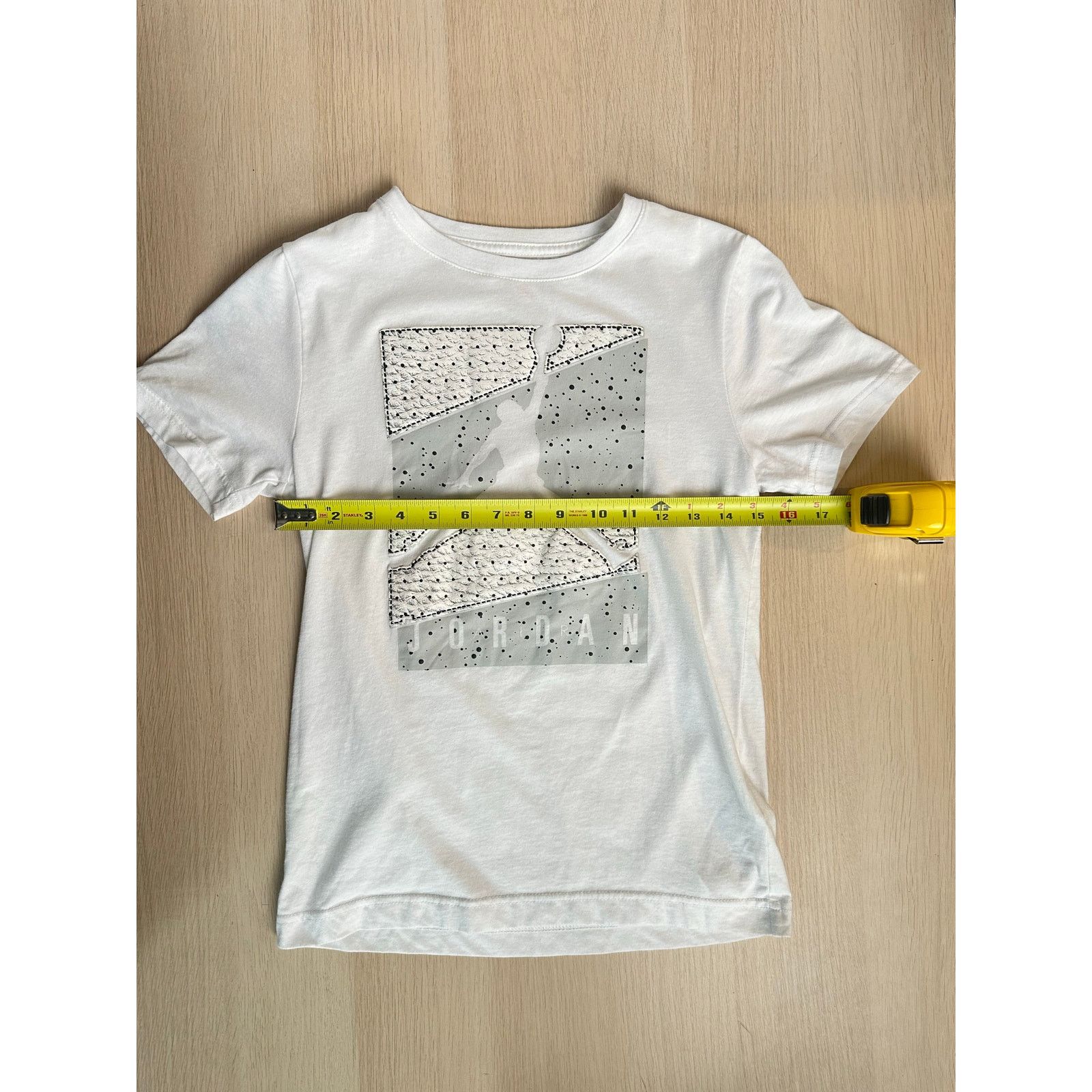 Jordan Brand White Nike Jordan Tee - Kids M (10-12) - MINT Size US M / EU 48-50 / 2 - 3 Thumbnail