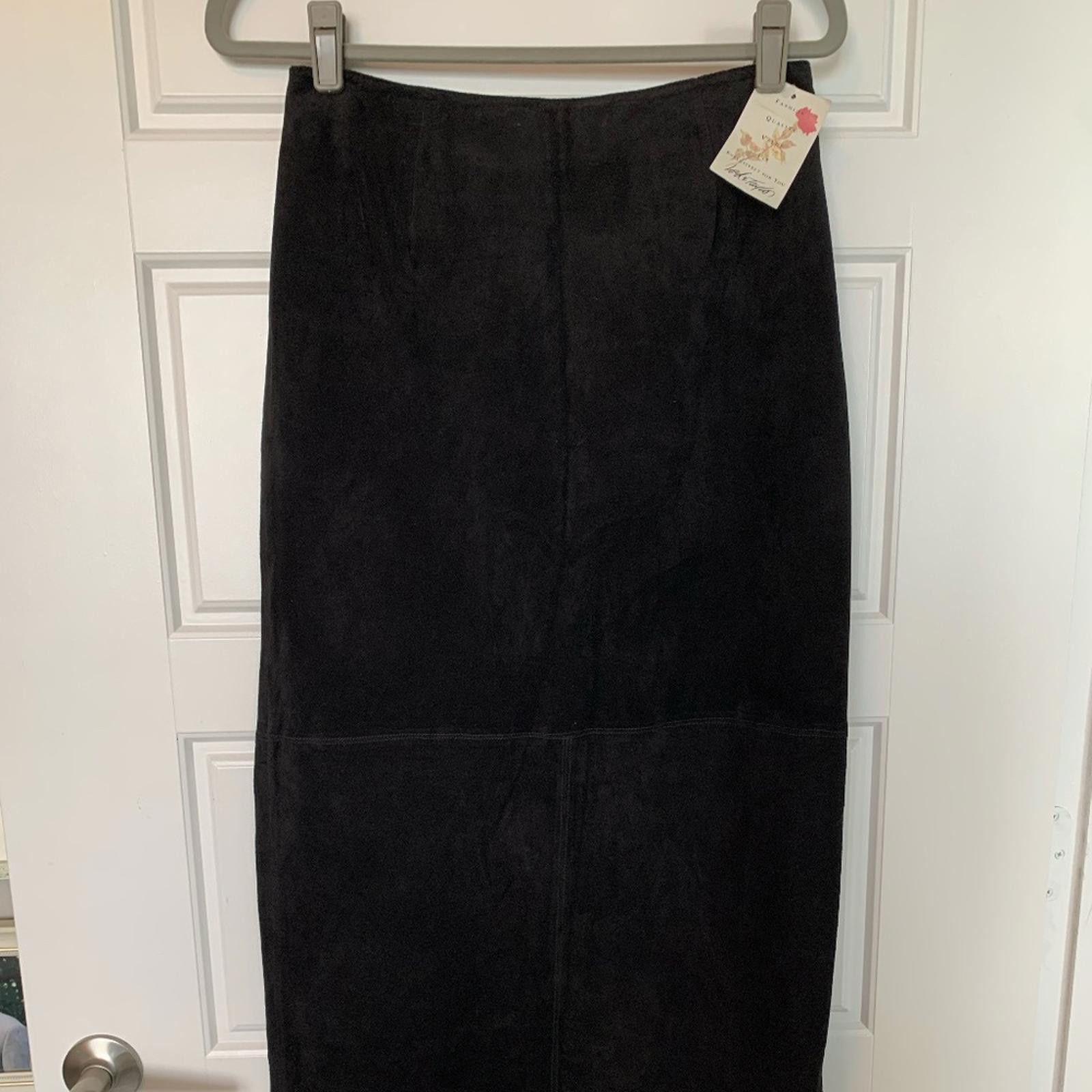 Lord & Taylor Black Suede Skirt Size 30" / US 8 / IT 44 - 1 Thumbnail