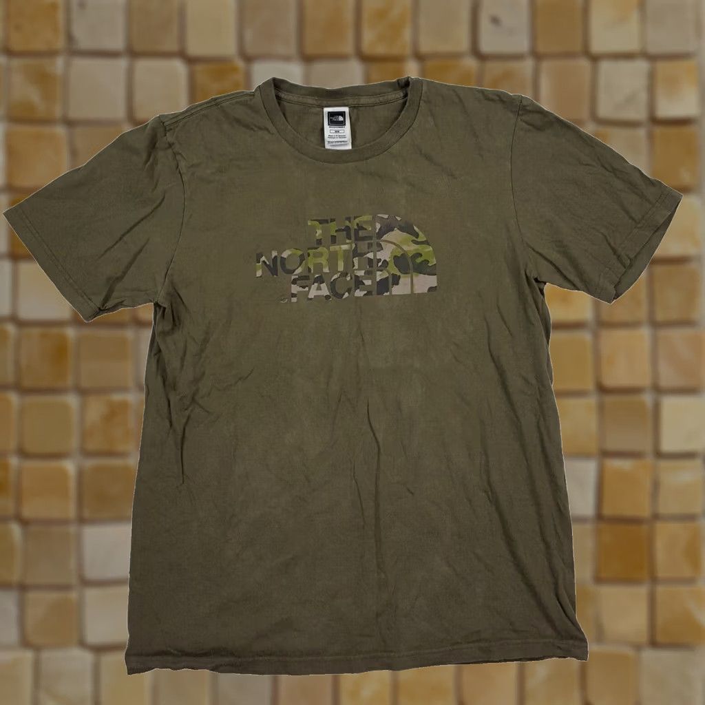 The North Face VINTAGE The North Face Faded Camo T-Shirt Mens M Outdoor 90s Camping Hiking Short Sleeve TNF Graphic Print Green Size US M / EU 48-50 / 2 - 1 Thumbnail