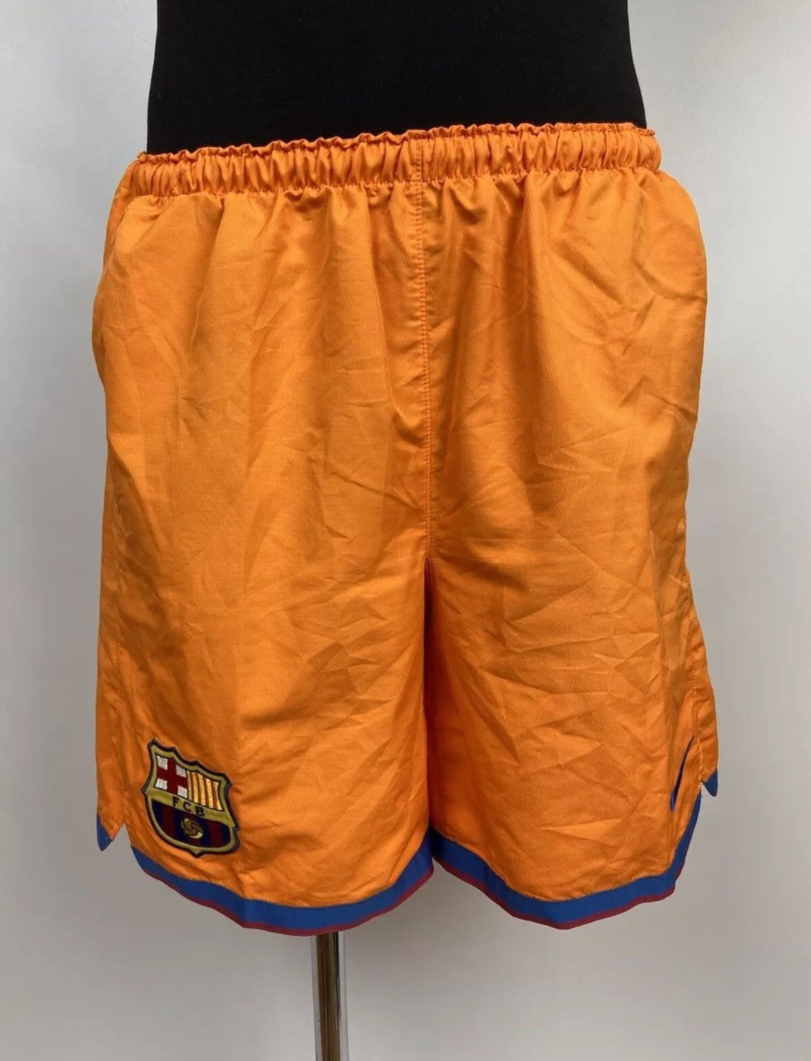 Vintage Nike FC Barcelona Shorts Away Size L Size US 33 - 1 Thumbnail