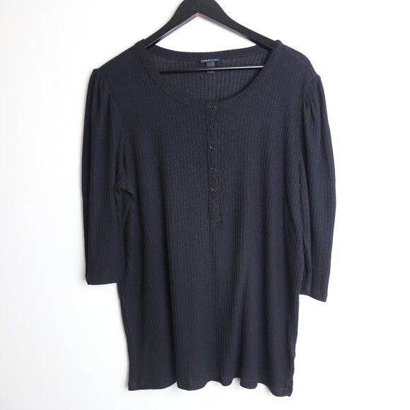 Torrid Torrid Light Weight Rib Hacci Henley Deep Black Top Size 1X Size XL / US 12-14 / IT 48-50 - 1 Thumbnail