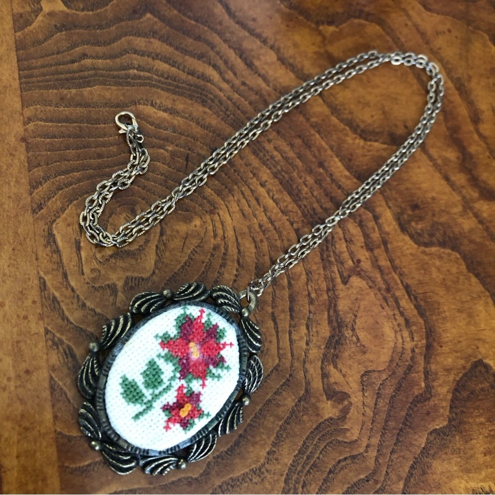 Vintage Vintage The Creative Circle cross stitch pendant on chain Size ONE SIZE - 8 Thumbnail