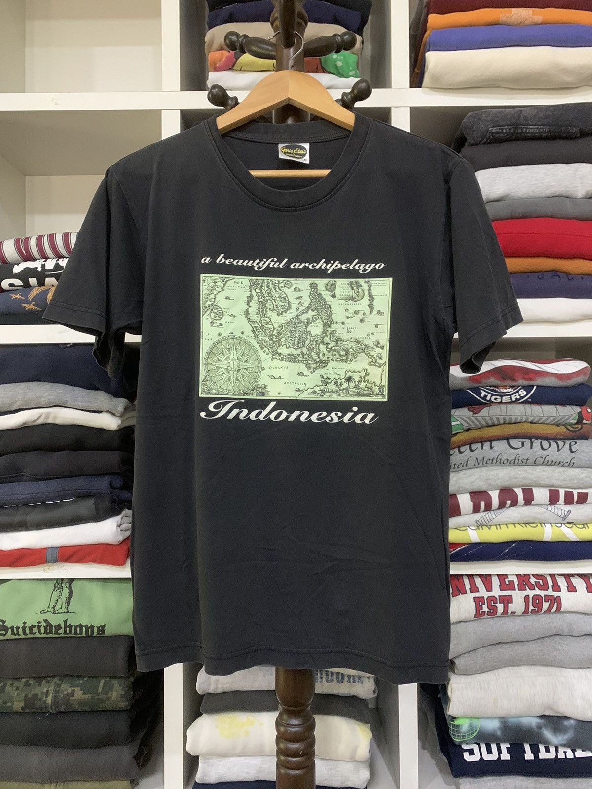 Vintage Vintage Indonesian T-Shirt Size US M / EU 48-50 / 2 - 1 Thumbnail