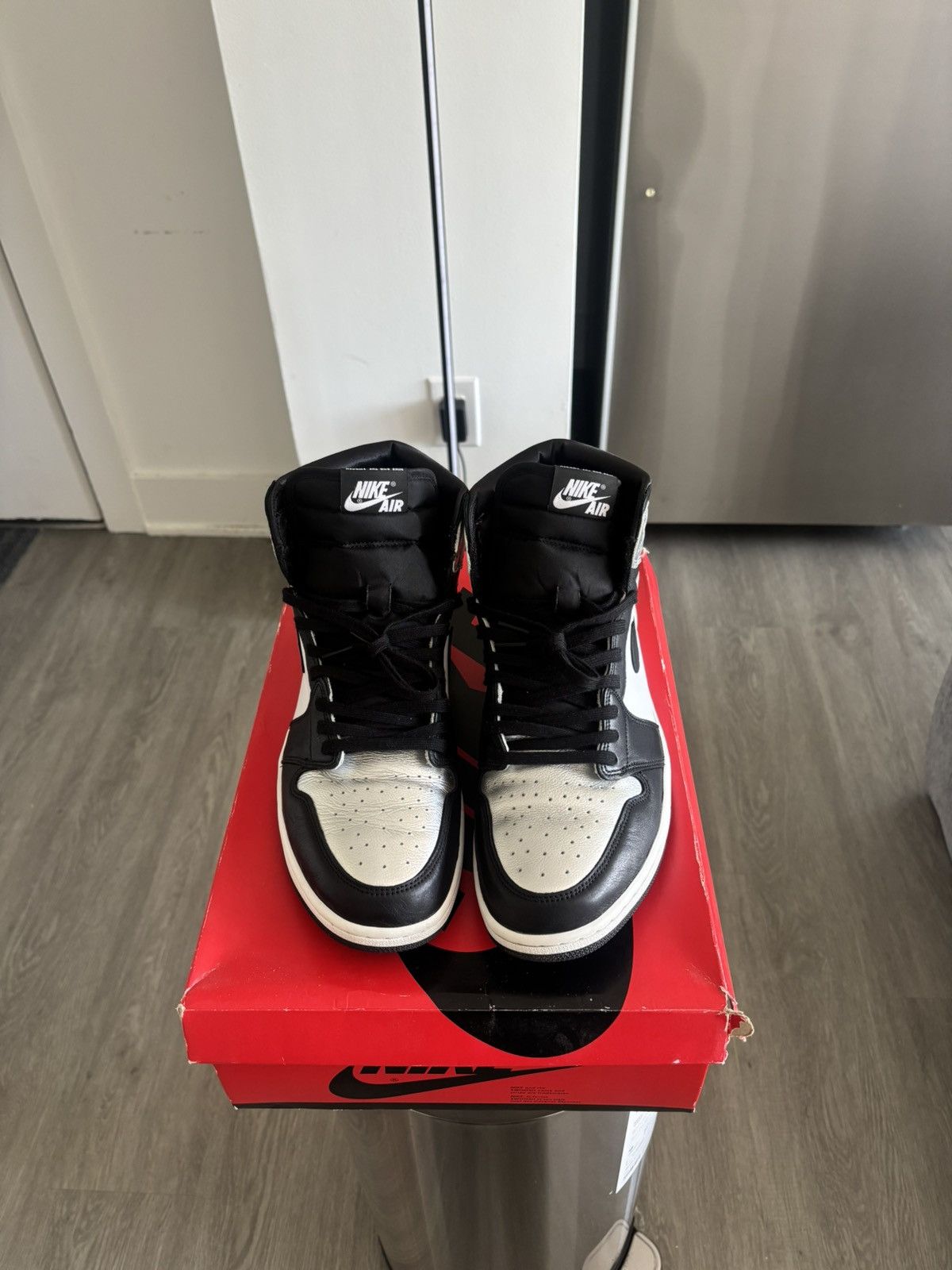 Jordan Brand Jordan 1 Retro “Silver Toe” Size US 13 / EU 46 - 1 Thumbnail