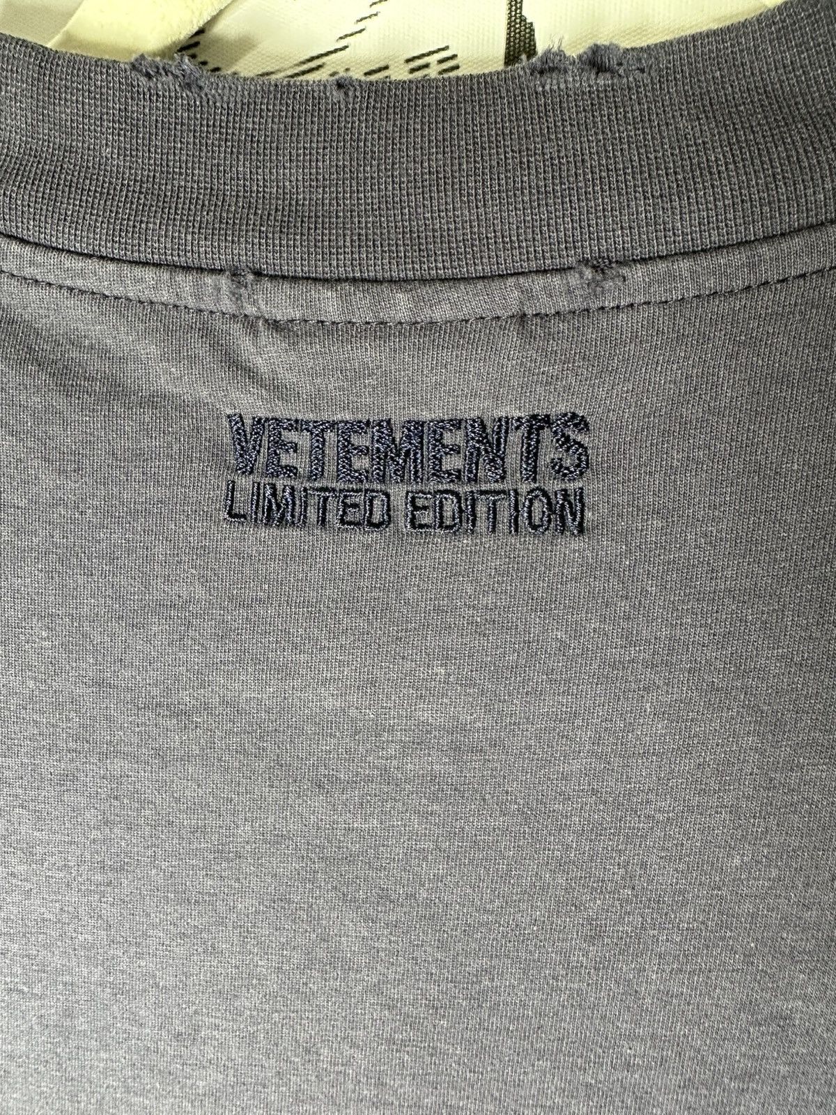 Vetements Vetements Jesus Loves You Tee XS Navy Size US XS / EU 42 / 0 - 6 Thumbnail