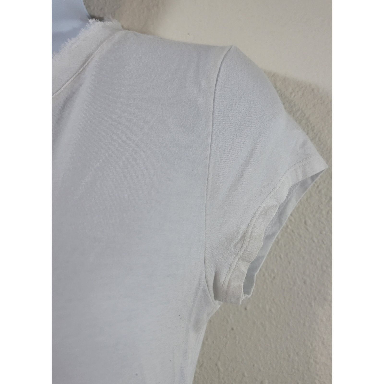 Banana Republic Banana Republic White Frayed V Neck Collar Small Cap Sleeves Size S / US 4 / IT 40 - 6 Thumbnail