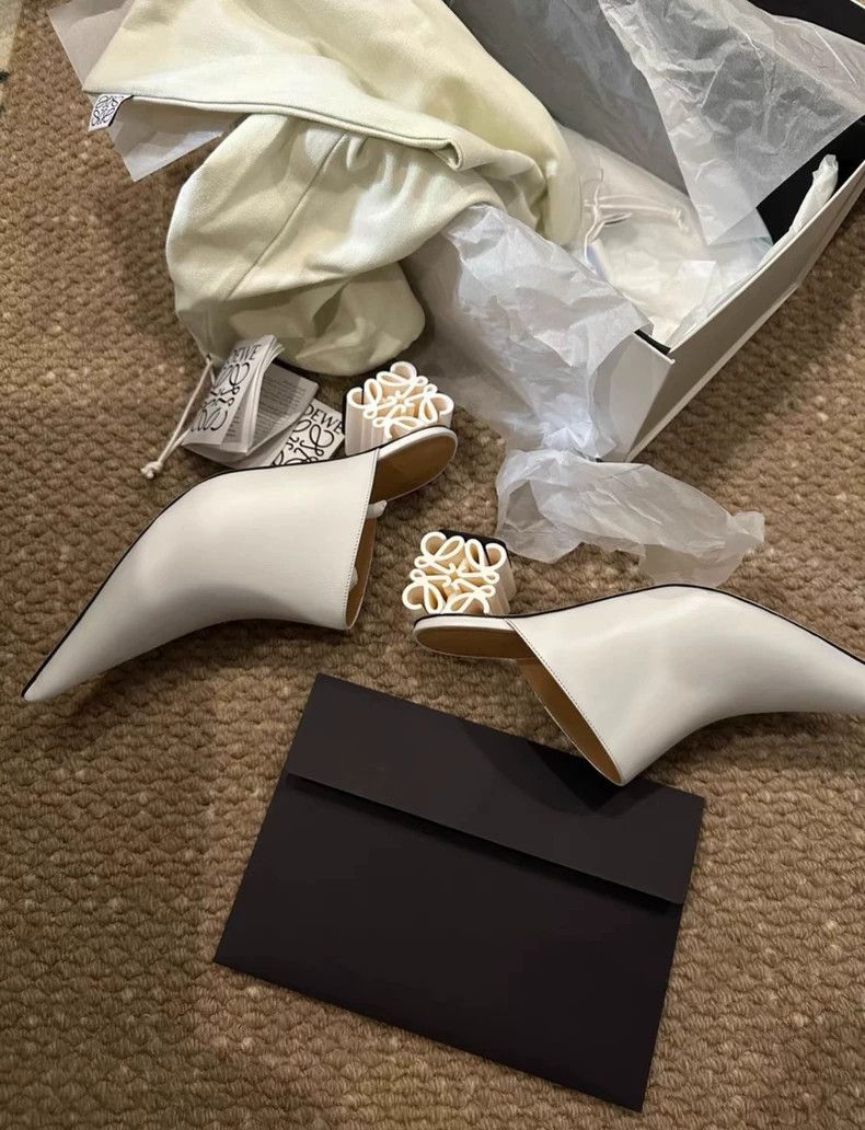 Loewe LOEWE Fashion pointed-toe shoes Size US 7.5 / IT 37.5 - 1 Thumbnail