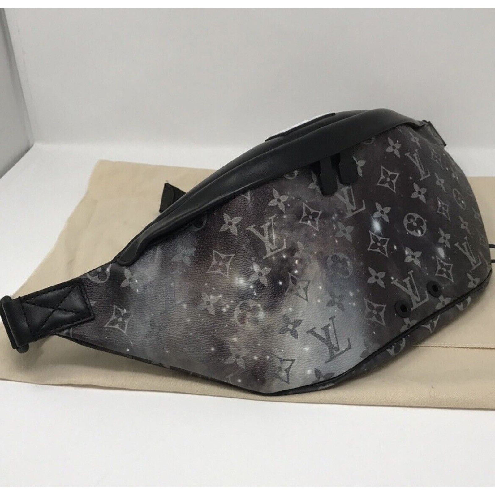 Louis Vuitton Louis Vuitton Discovery Bumbag Limited Ed Monogram Galaxy Size ONE SIZE - 5 Thumbnail