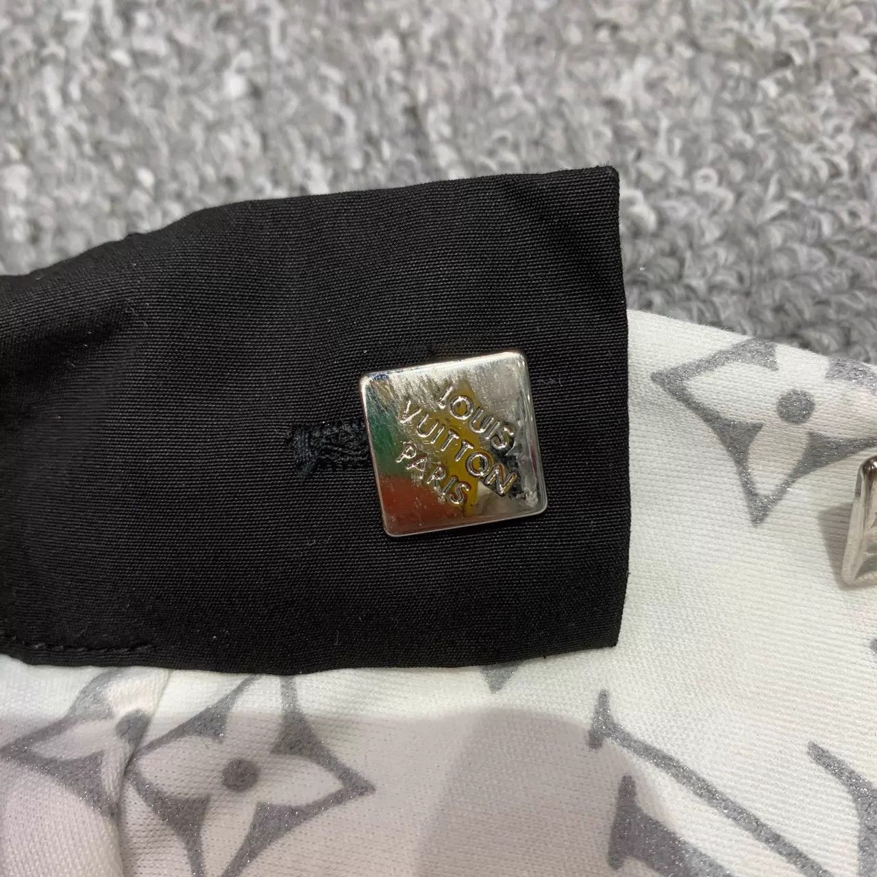 Louis Vuitton LV Monogram Colorblock Black & White Short Sleeve Size S / US 4 / IT 40 - 7 Thumbnail