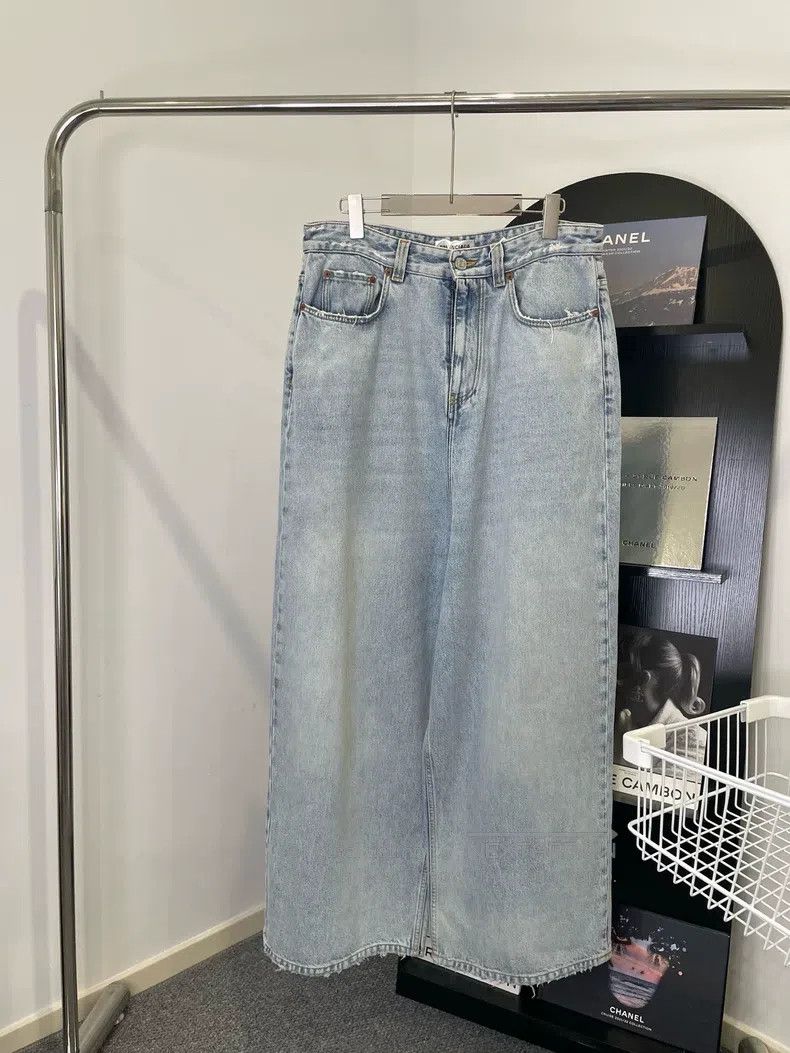 Balenciaga Balenciaga size M Solid color raw edge button straight bli Size US 27 - 1 Thumbnail