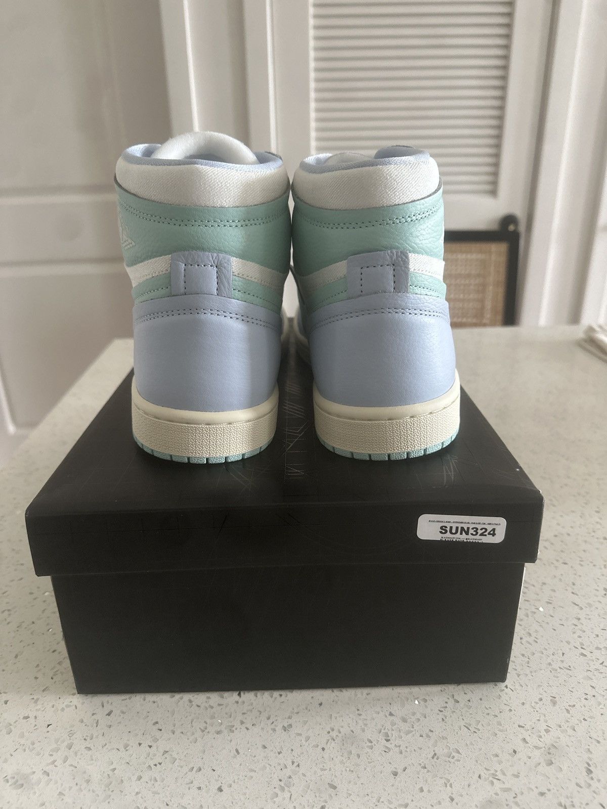 Nike Wmns Air Jordan 1 “Method of Make” Hydrogen Size US 8.5 / EU 41-42 - 2 Thumbnail