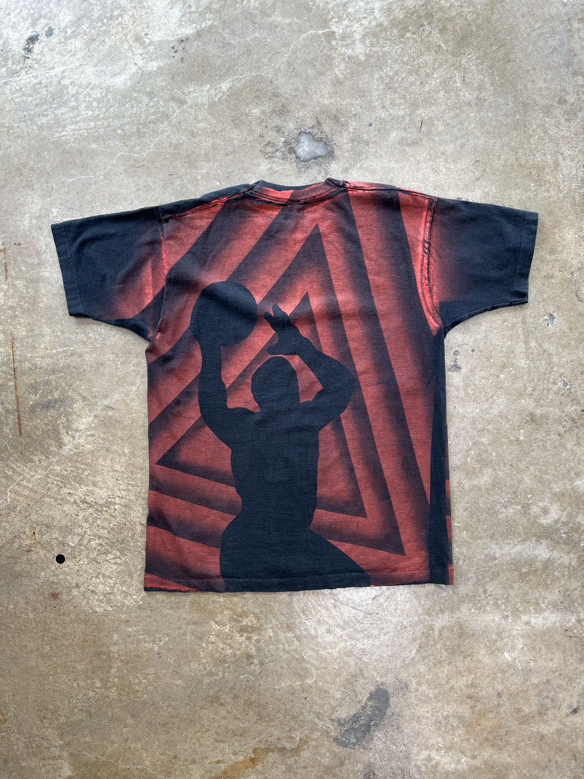 Vintage Vintage 90s Chicago Bulls Basketball Boot Shadow Tee XL Size US XL / EU 56 / 4 - 5 Thumbnail