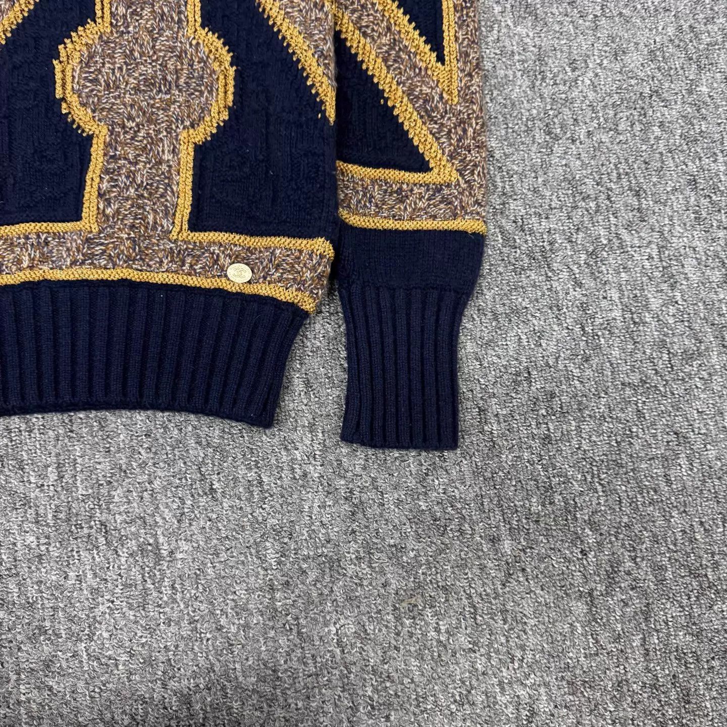 Chanel Chanel color blocked double C navy cashmere sweater 36 Size XS / US 0-2 / IT 36-38 - 5 Thumbnail
