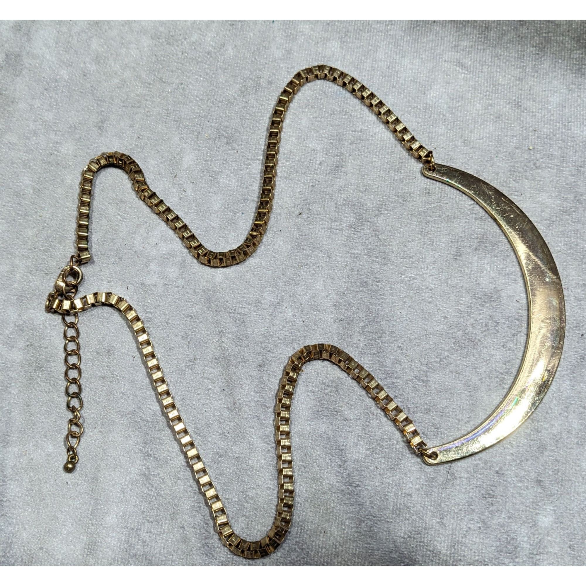 Other Retro Glam Box Chain Curved Plate Gold Tone Pendant Necklace Size ONE SIZE - 6 Thumbnail
